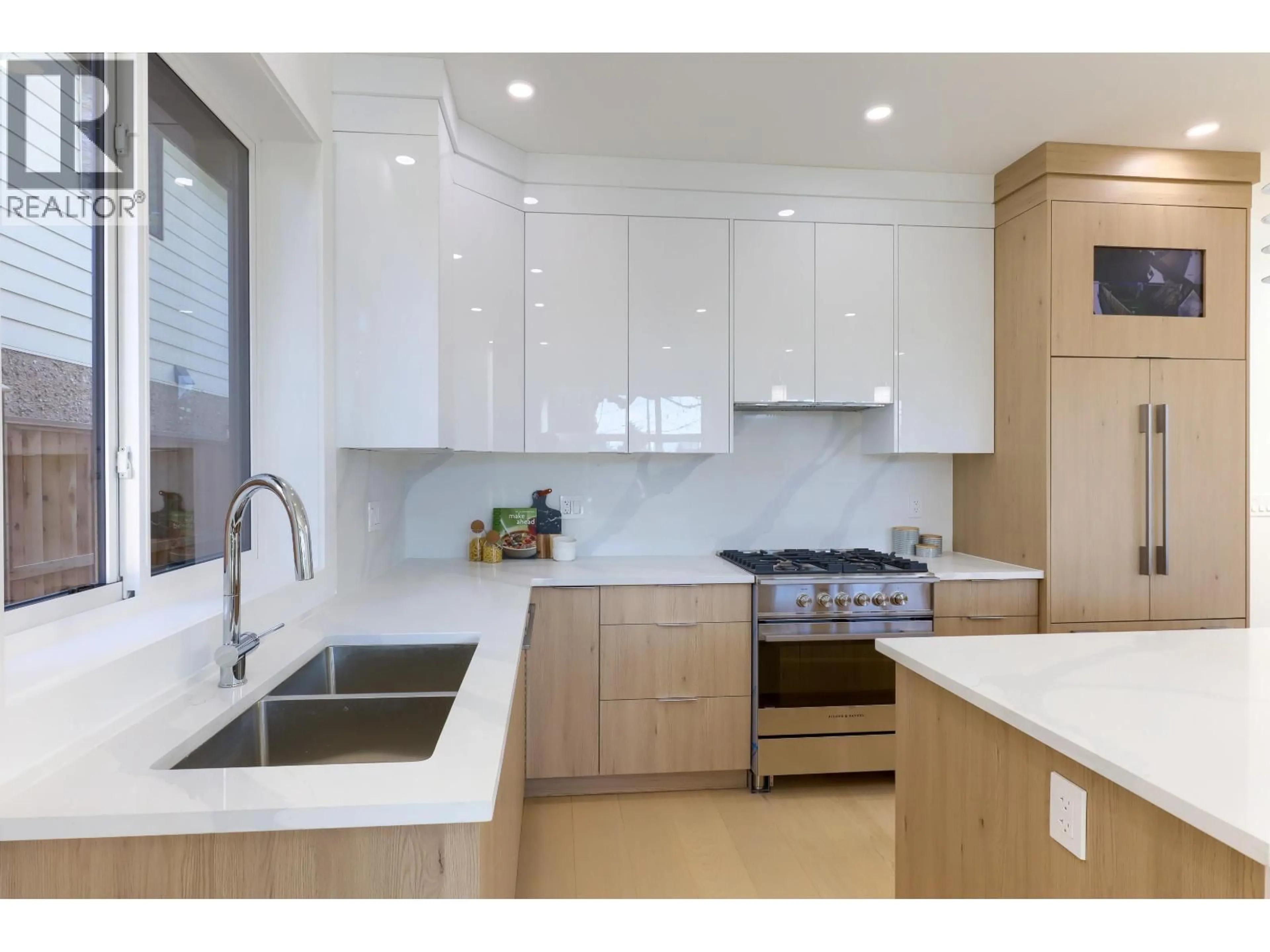 Contemporary kitchen, ceramic/tile floor for 1 - 4742 ST. CATHERINES STREET, Vancouver British Columbia V5V4M7