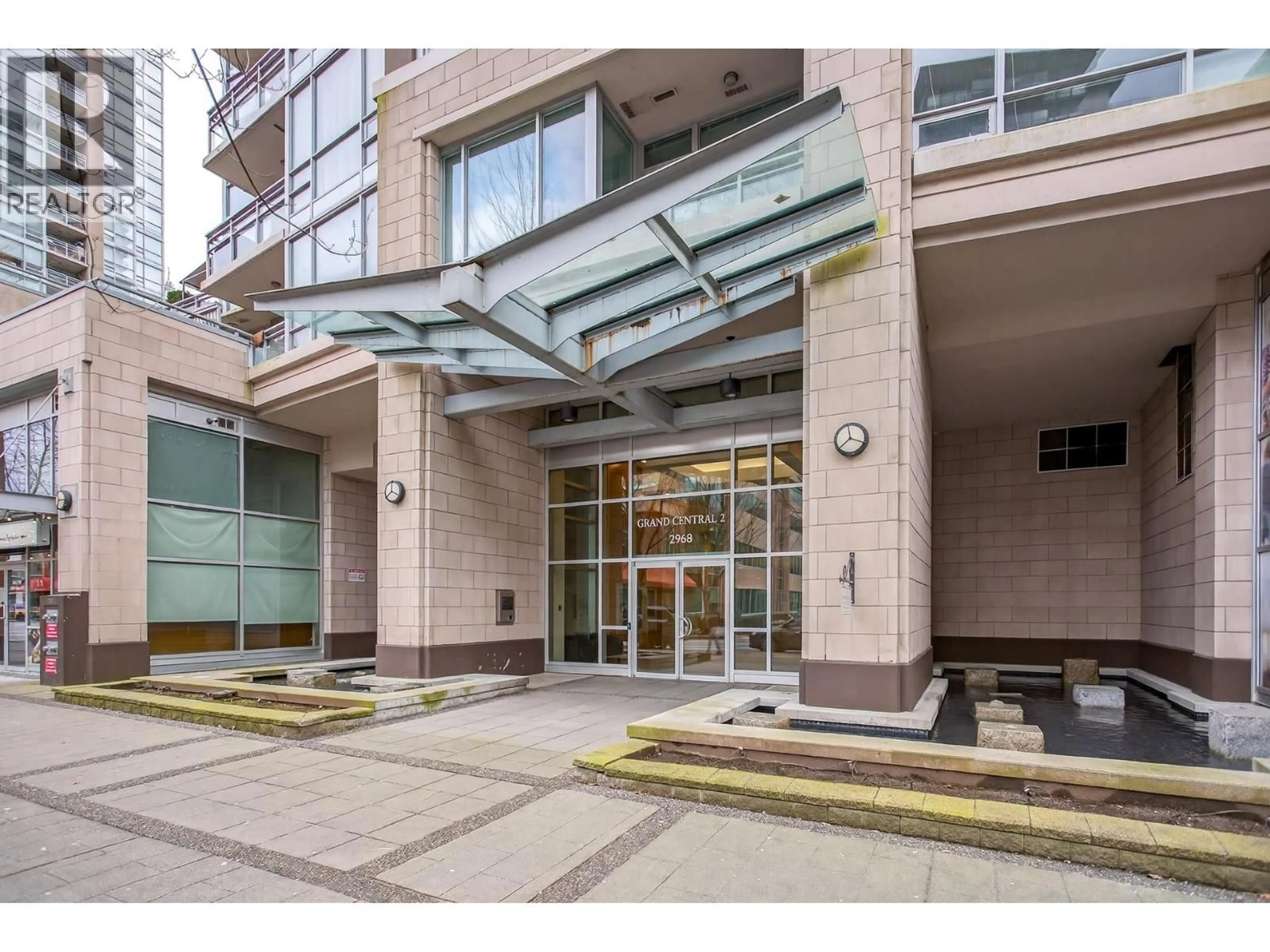 Indoor foyer for 1904 - 2968 GLEN DRIVE, Coquitlam British Columbia V3B0C4