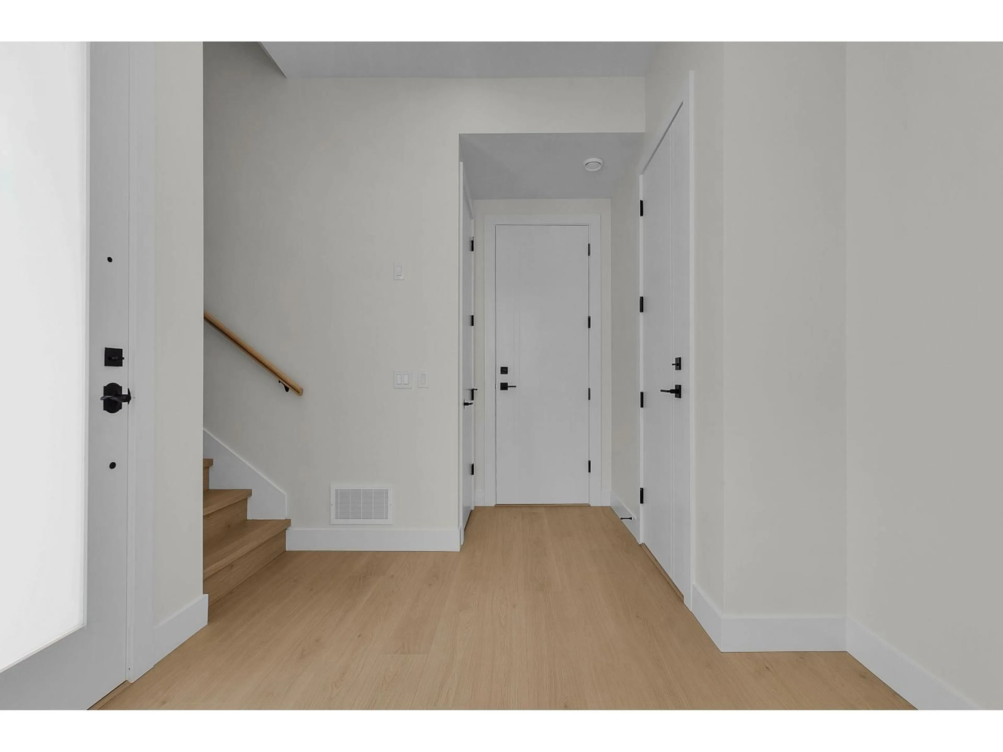 Indoor entryway for 11 - 4217 OLD CLAYBURN ROAD, Abbotsford British Columbia V3G1L5