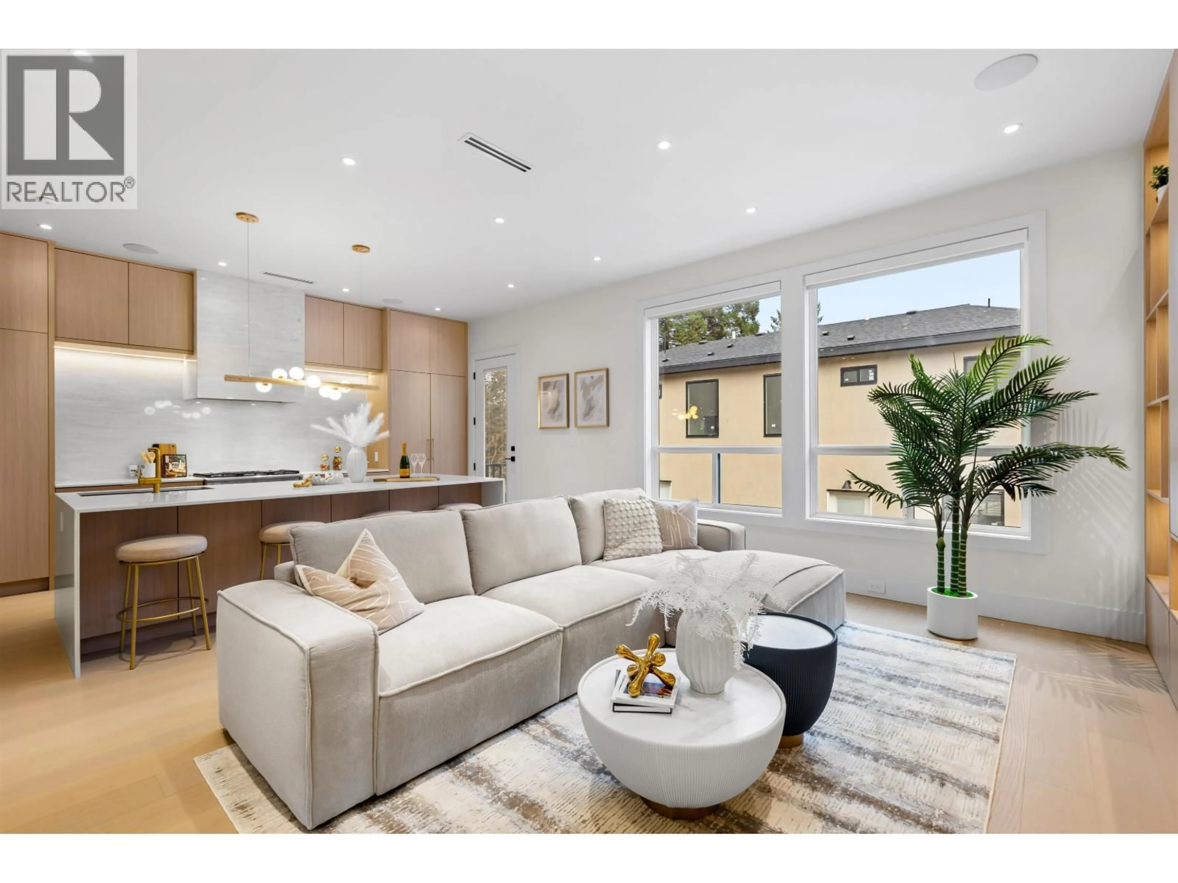 Living room with furniture, unknown for 2 - 6070 ELGIN AVENUE, Burnaby British Columbia V5H3S4