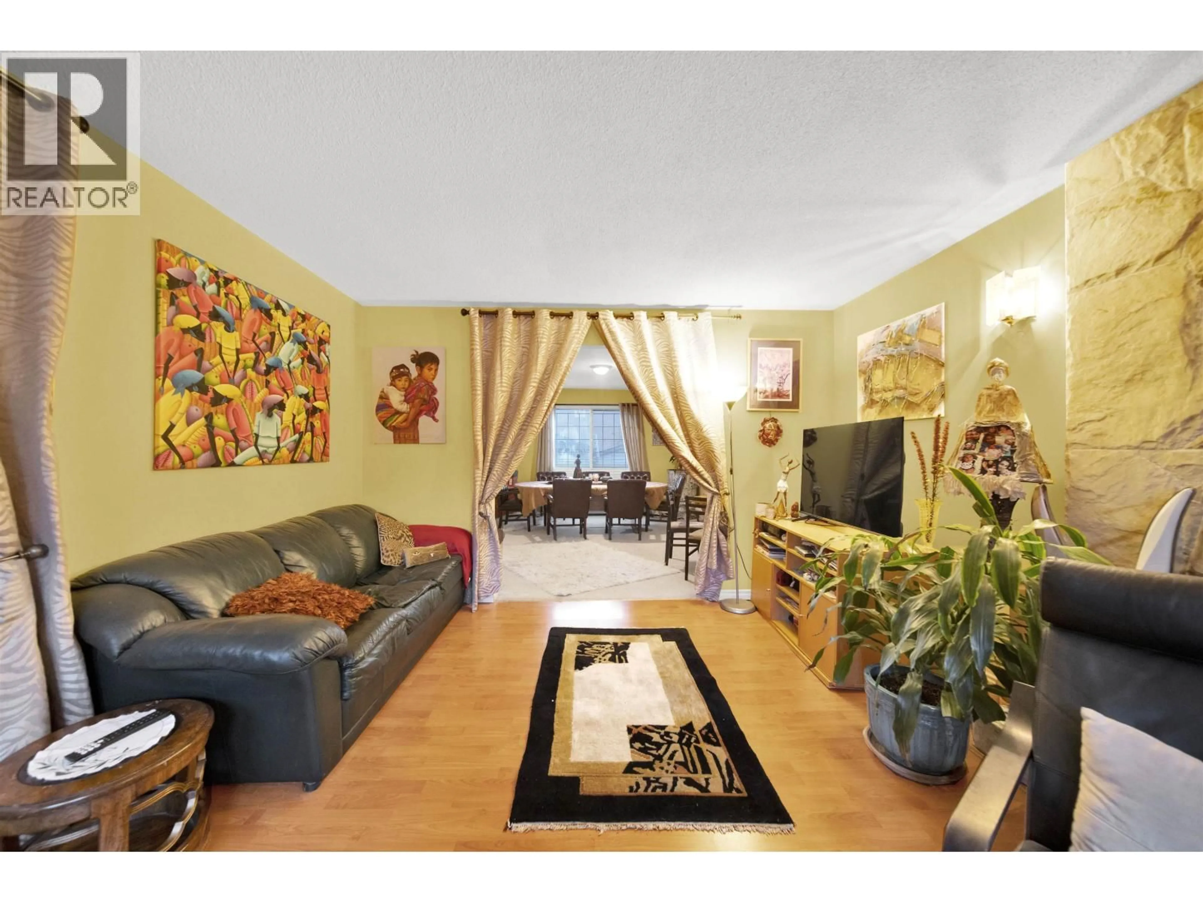 Living room with furniture, unknown for 7893 CUMBERLAND STREET, Burnaby British Columbia V3N3Y6