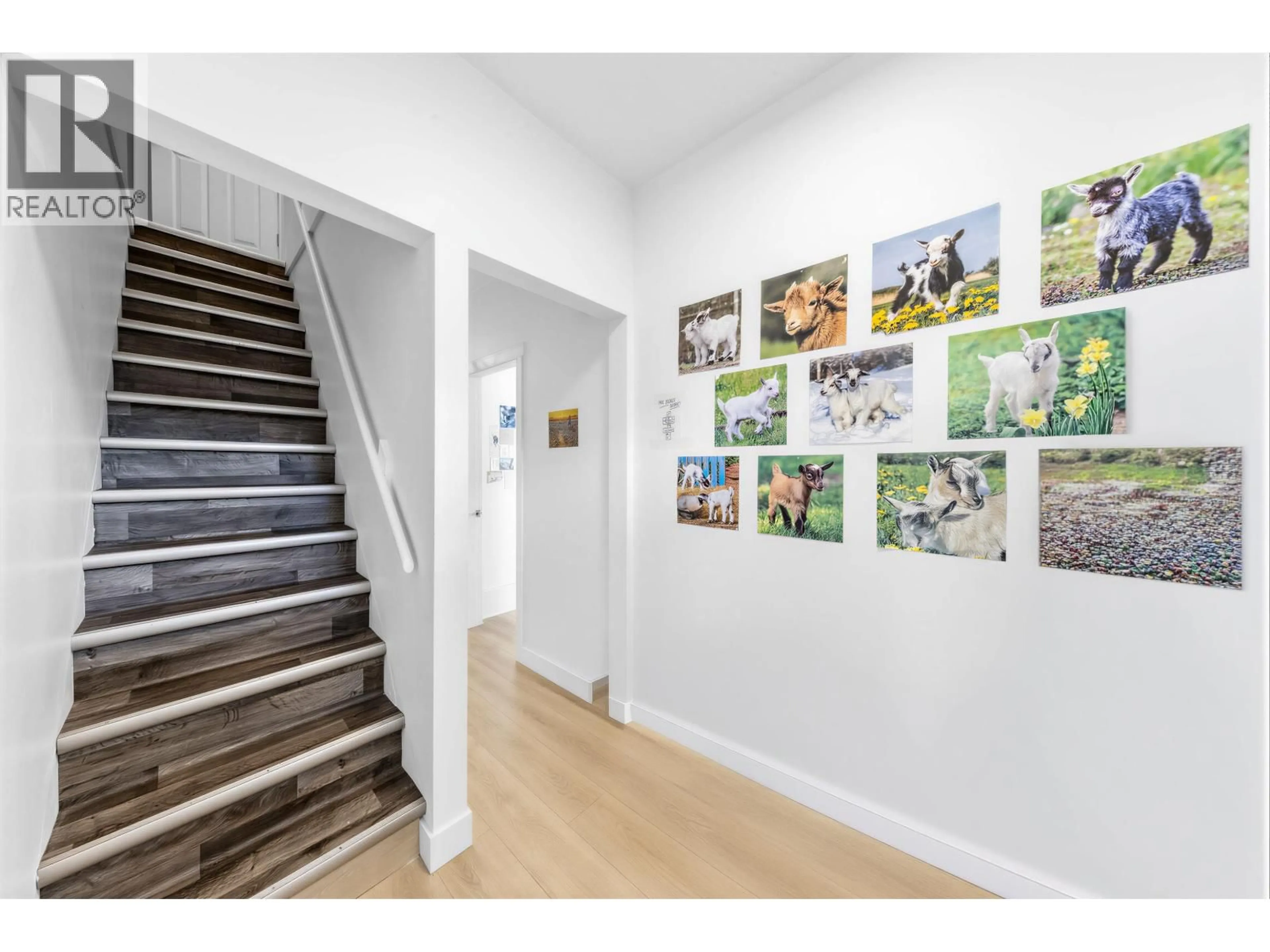 Indoor entryway for 2079 46TH AVENUE, Vancouver British Columbia V6M2K8