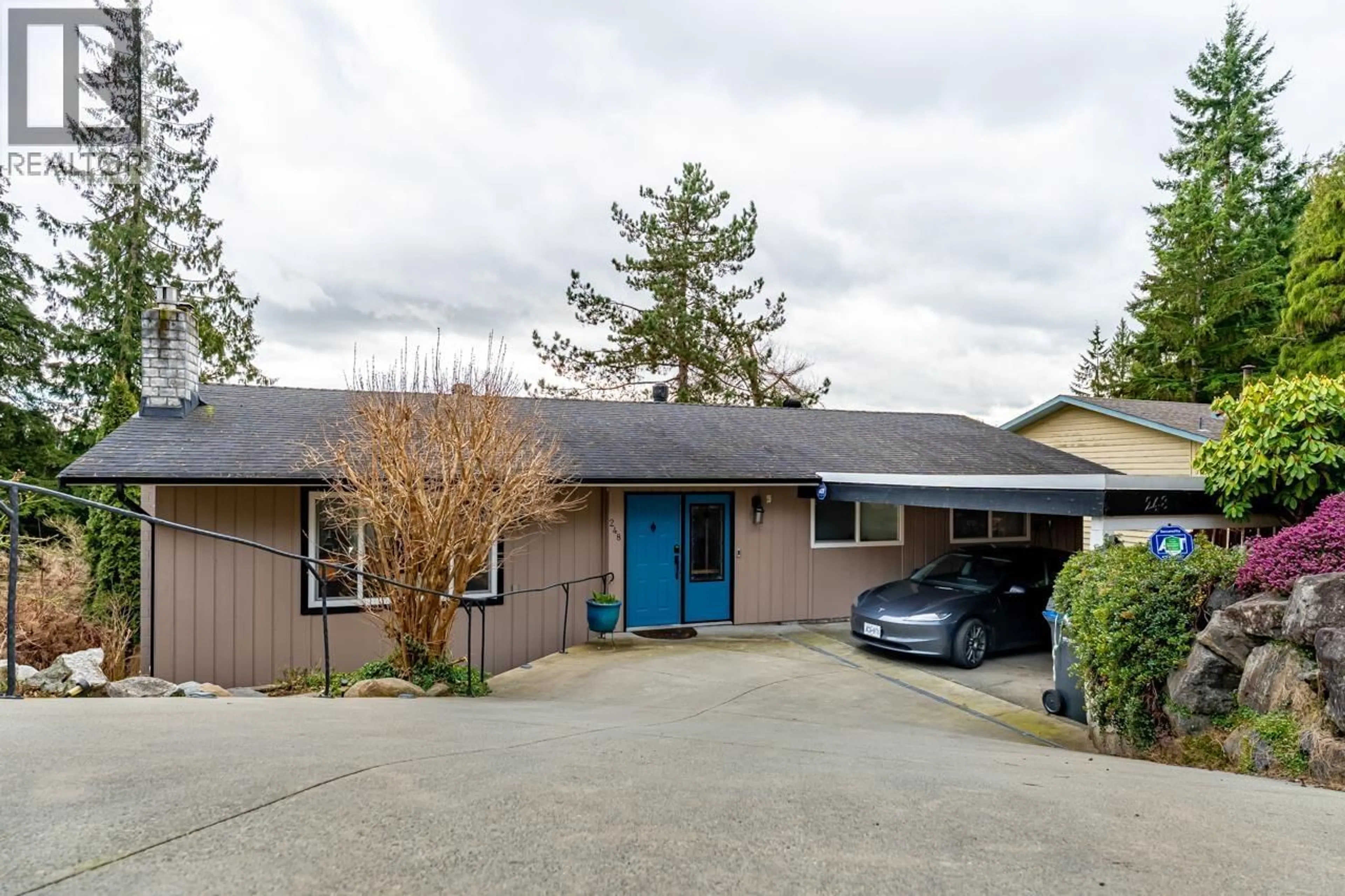 A pic from outside/outdoor area/front of a property/back of a property/a pic from drone, street for 248 HARVARD DRIVE, Port Moody British Columbia V3H1S8