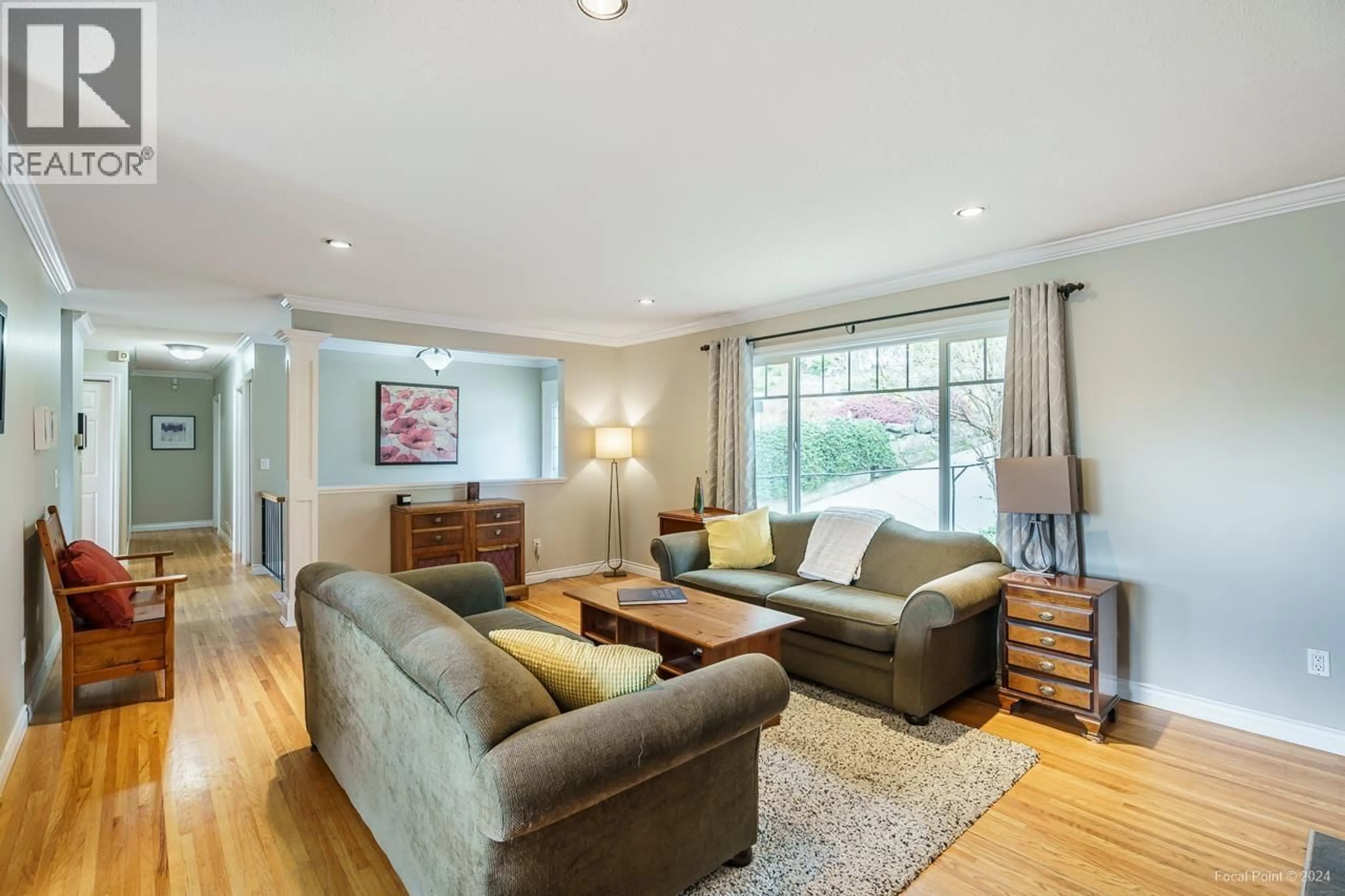 Living room with furniture, wood/laminate floor for 248 HARVARD DRIVE, Port Moody British Columbia V3H1S8