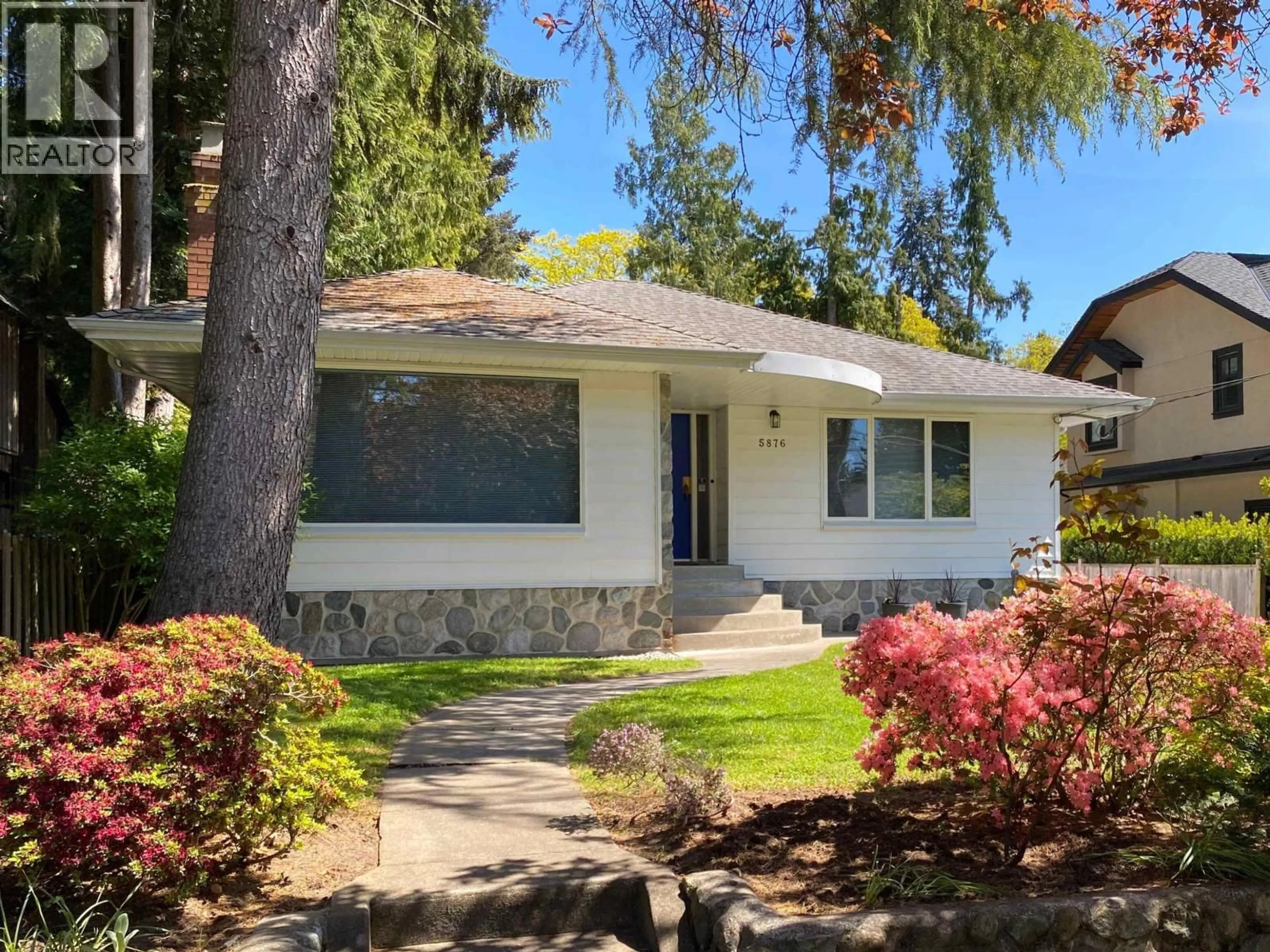 Home with vinyl exterior material, street for 5876 HIGHBURY STREET, Vancouver British Columbia V6N1Z1