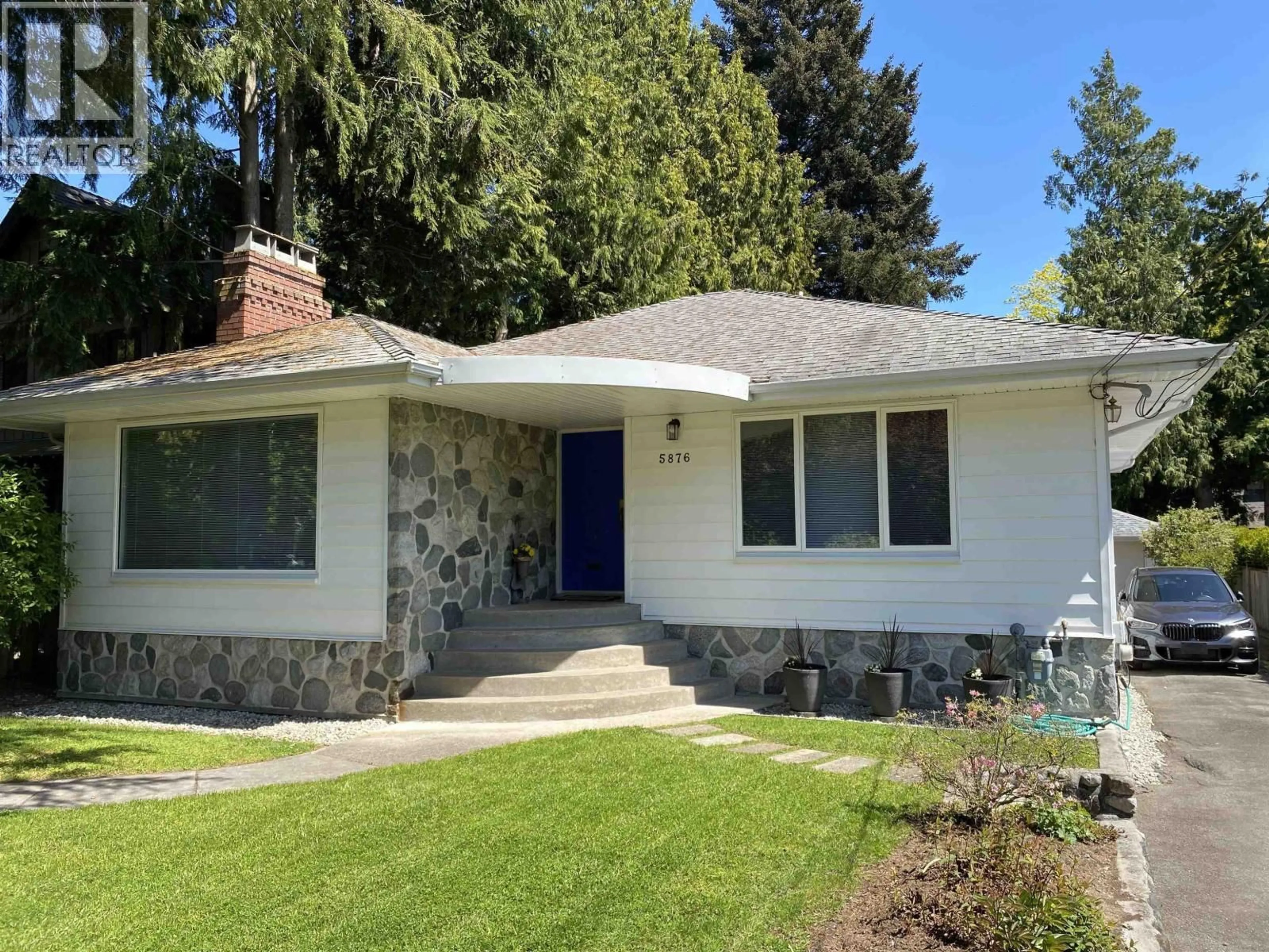 Home with vinyl exterior material, street for 5876 HIGHBURY STREET, Vancouver British Columbia V6N1Z1