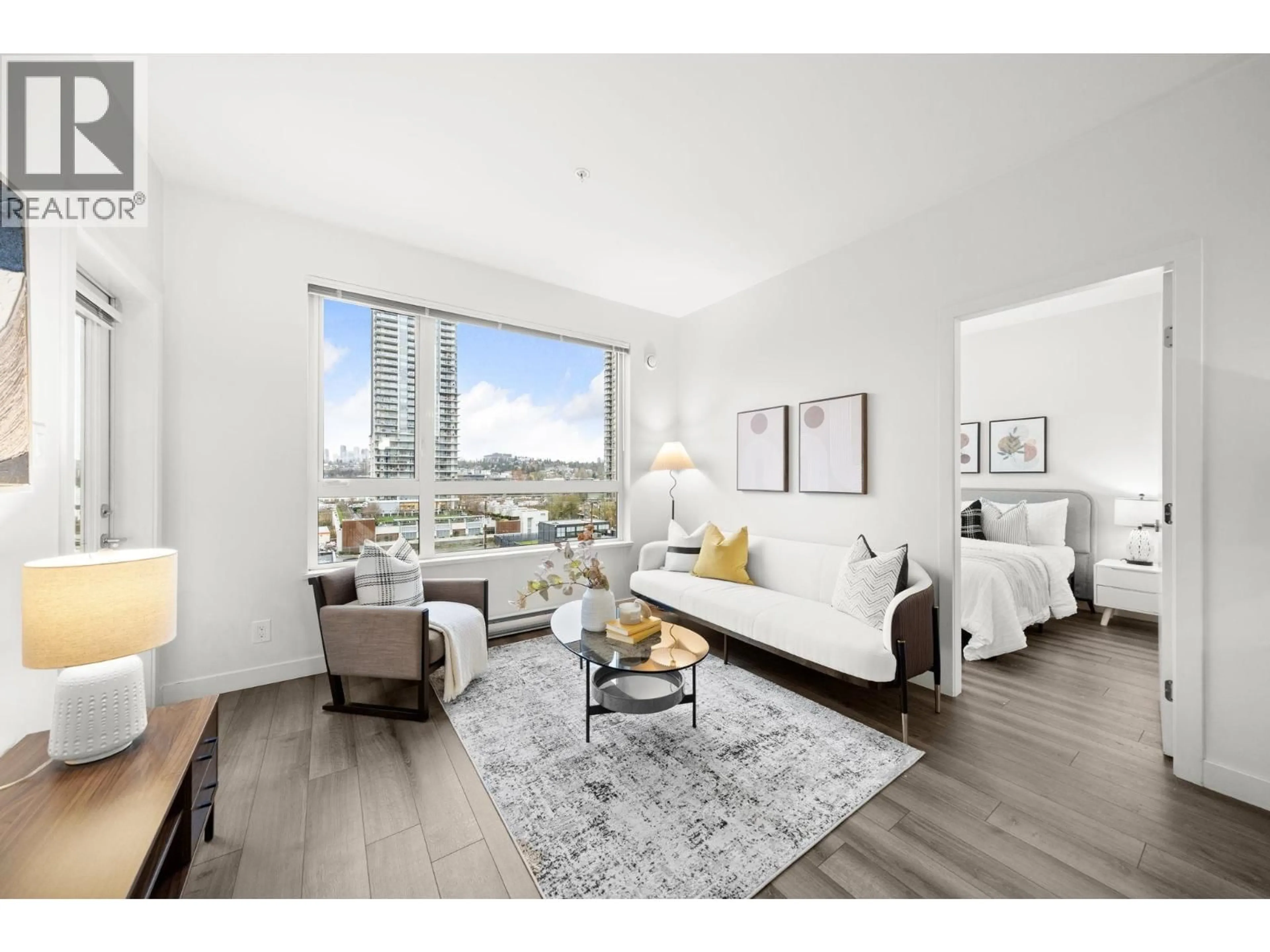 Living room with furniture, unknown for 511 - 2188 MADISON AVENUE, Burnaby British Columbia V5C0J8