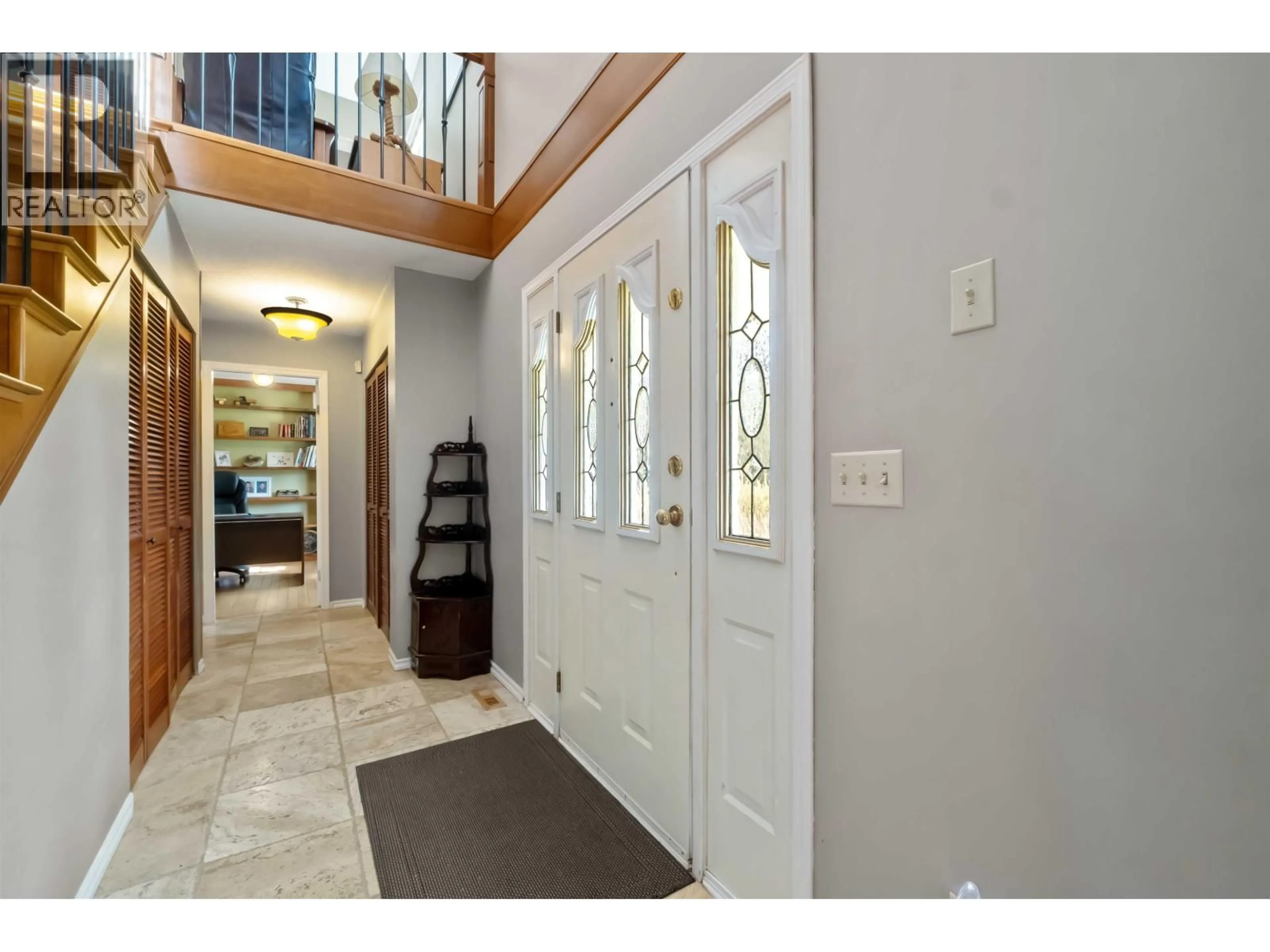 Indoor entryway for 24109 124 AVENUE, Maple Ridge British Columbia V4R1N3