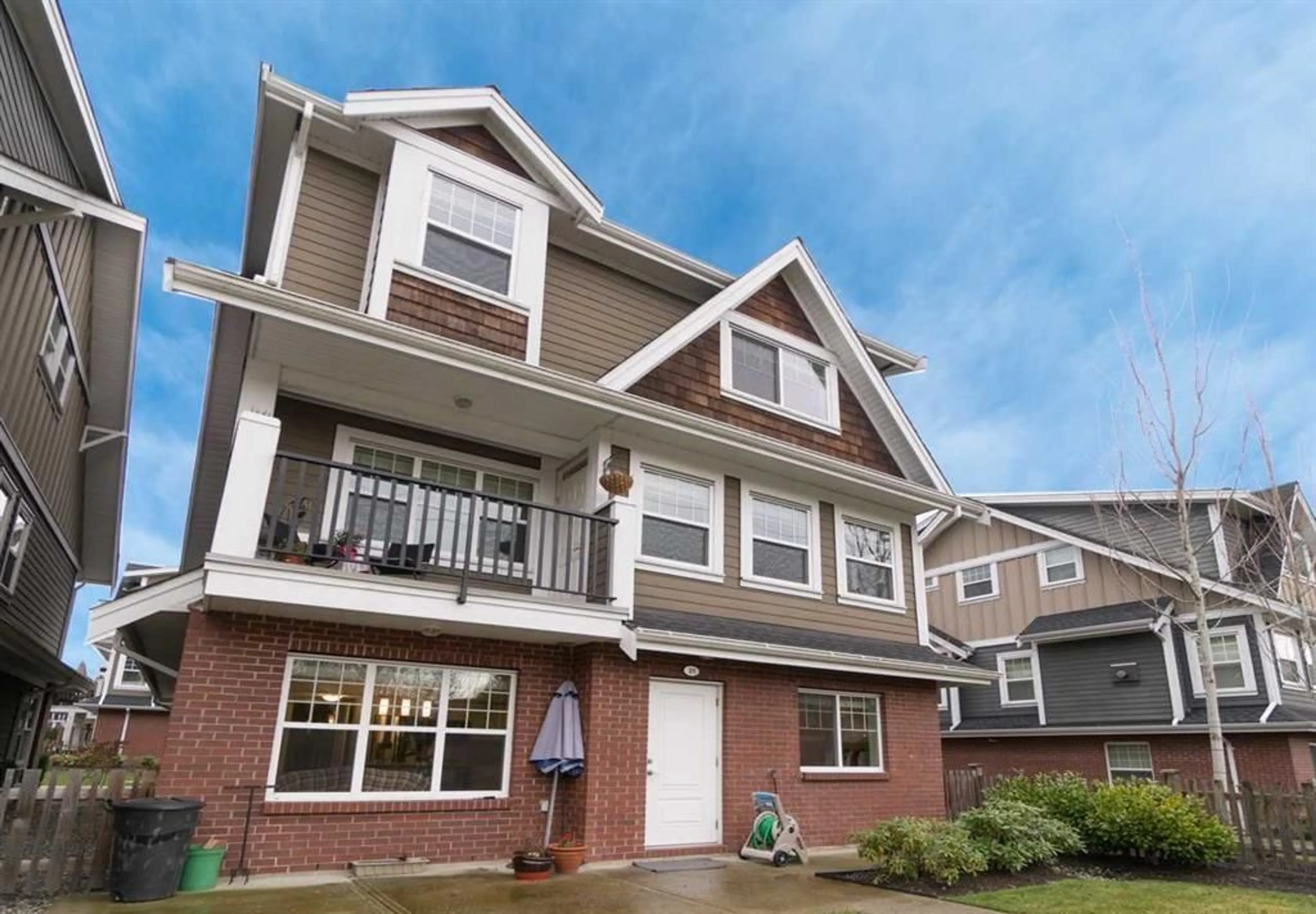 Home with vinyl exterior material, street for 21 - 15988 32 AVENUE, Surrey British Columbia V3Z2J4