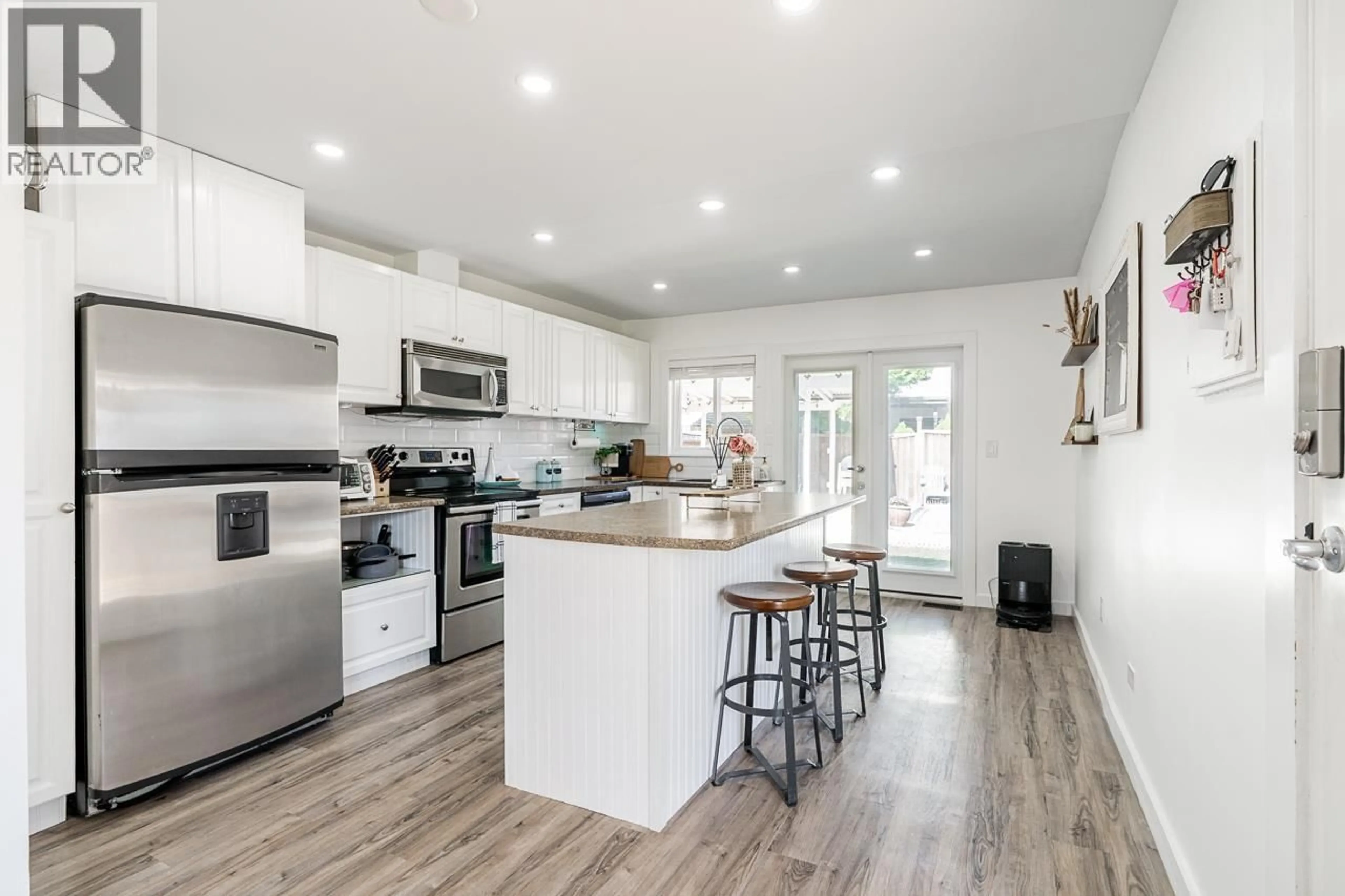 Open concept kitchen, wood/laminate floor for 23035 117 AVENUE, Maple Ridge British Columbia V2X2K3