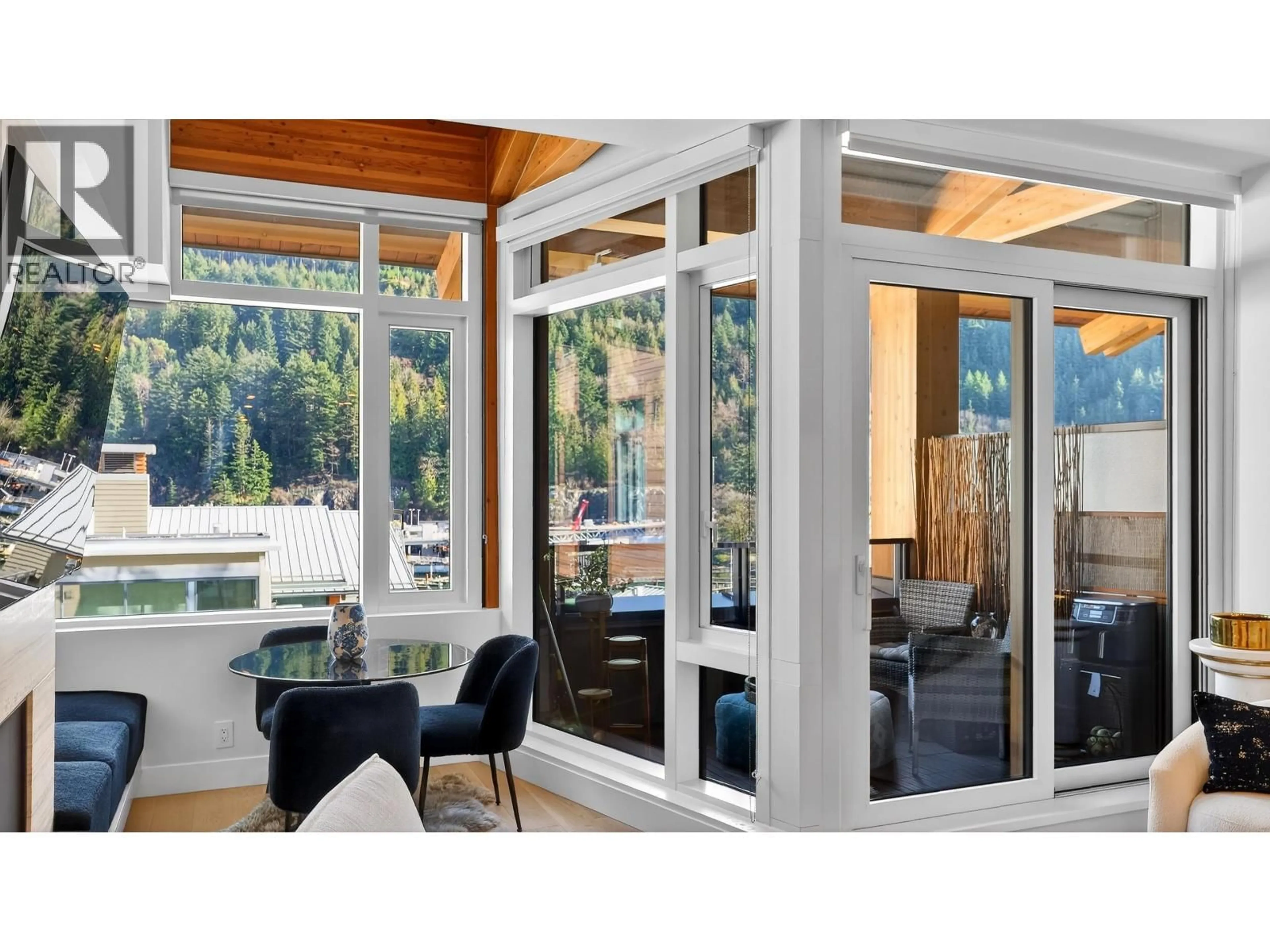 Indoor entryway for 506 - 6687 NELSON AVENUE, West Vancouver British Columbia V7W2B2