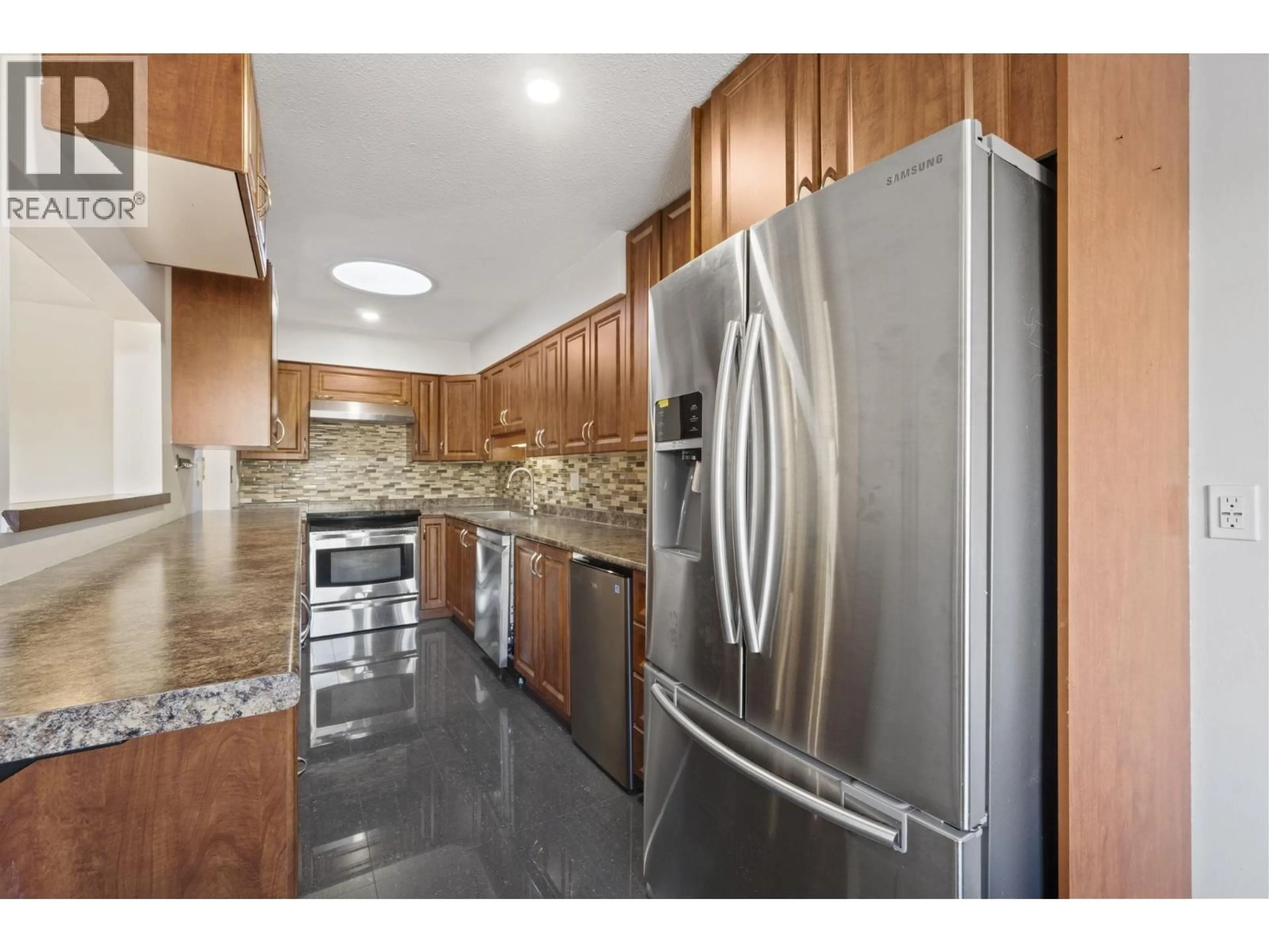 Standard kitchen, ceramic/tile floor for 644 ALDERSON AVENUE, Coquitlam British Columbia V3K1T5