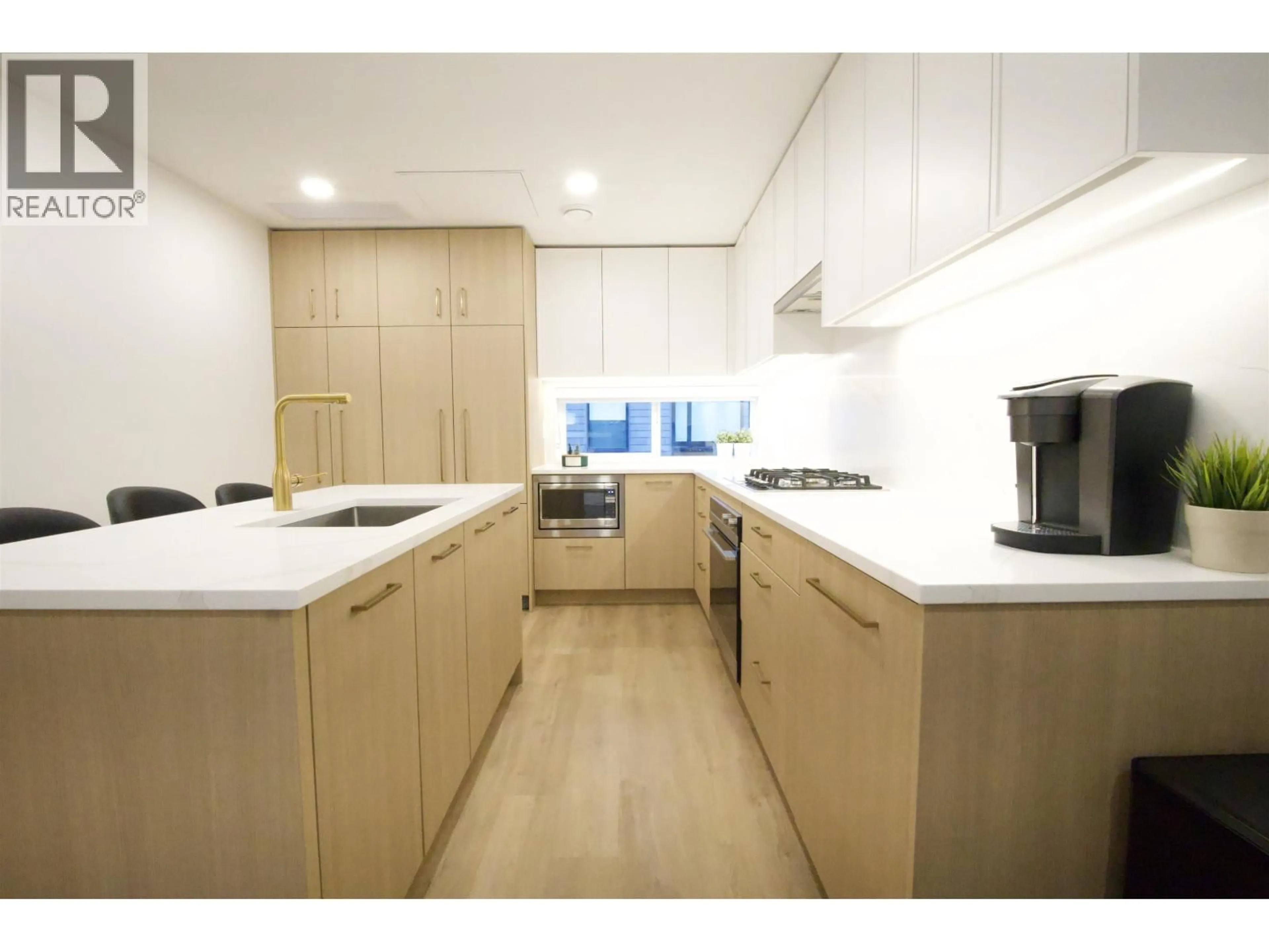 Standard kitchen, wood/laminate floor for 202 - 381 CLAYTON STREET, Coquitlam British Columbia V3K0J8