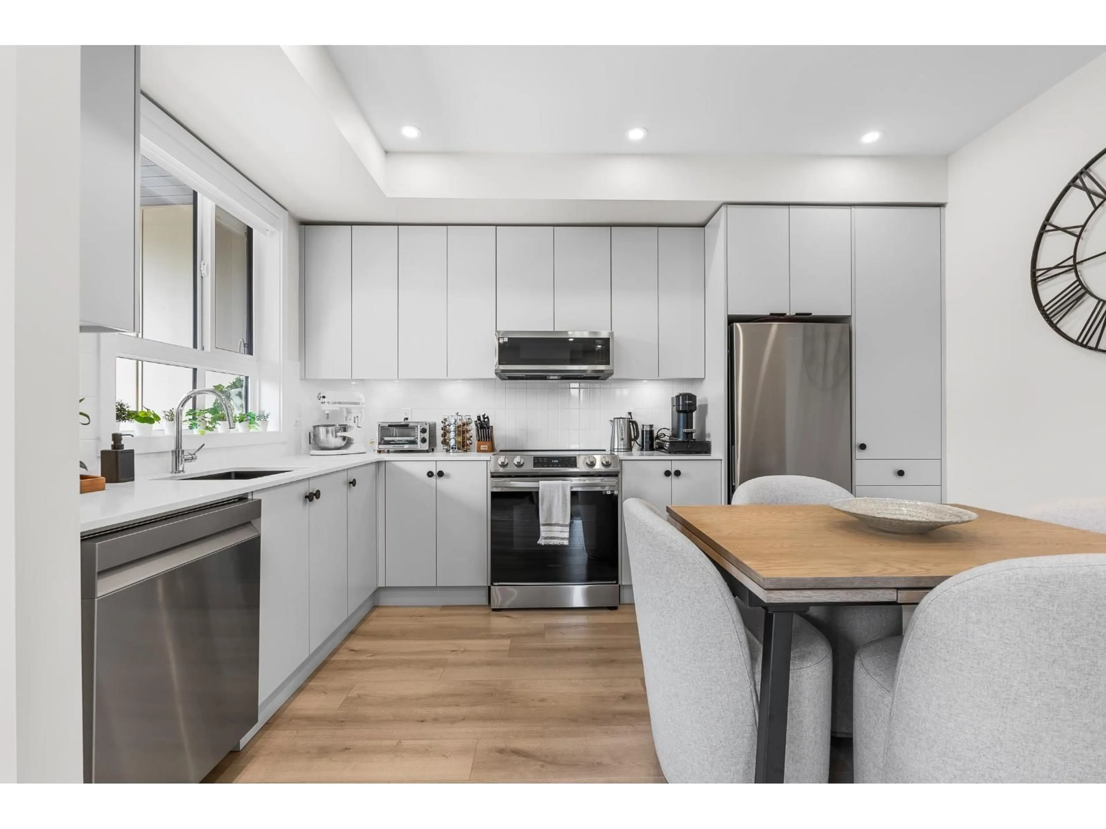 Open concept kitchen, unknown for 312 - 45505 CAMPUS DRIVE, Chilliwack British Columbia V2R6L2