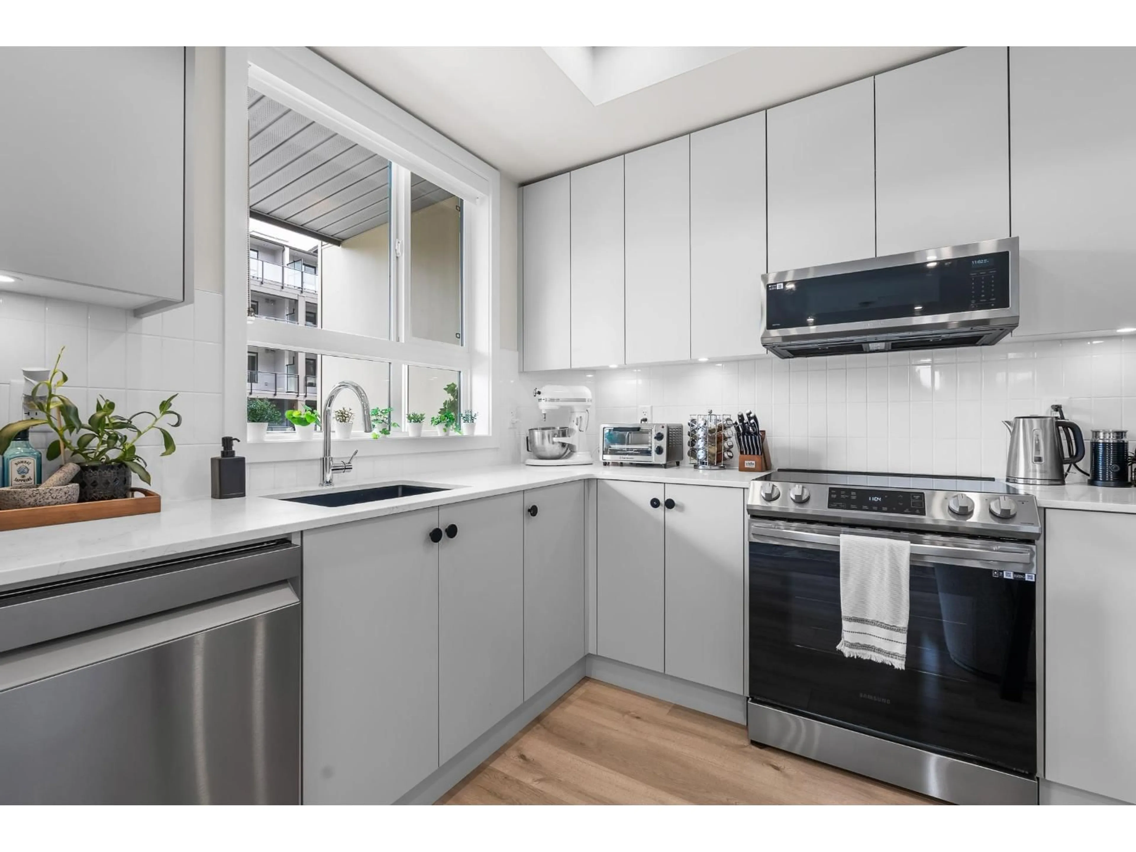 Standard kitchen, unknown for 312 - 45505 CAMPUS DRIVE, Chilliwack British Columbia V2R6L2