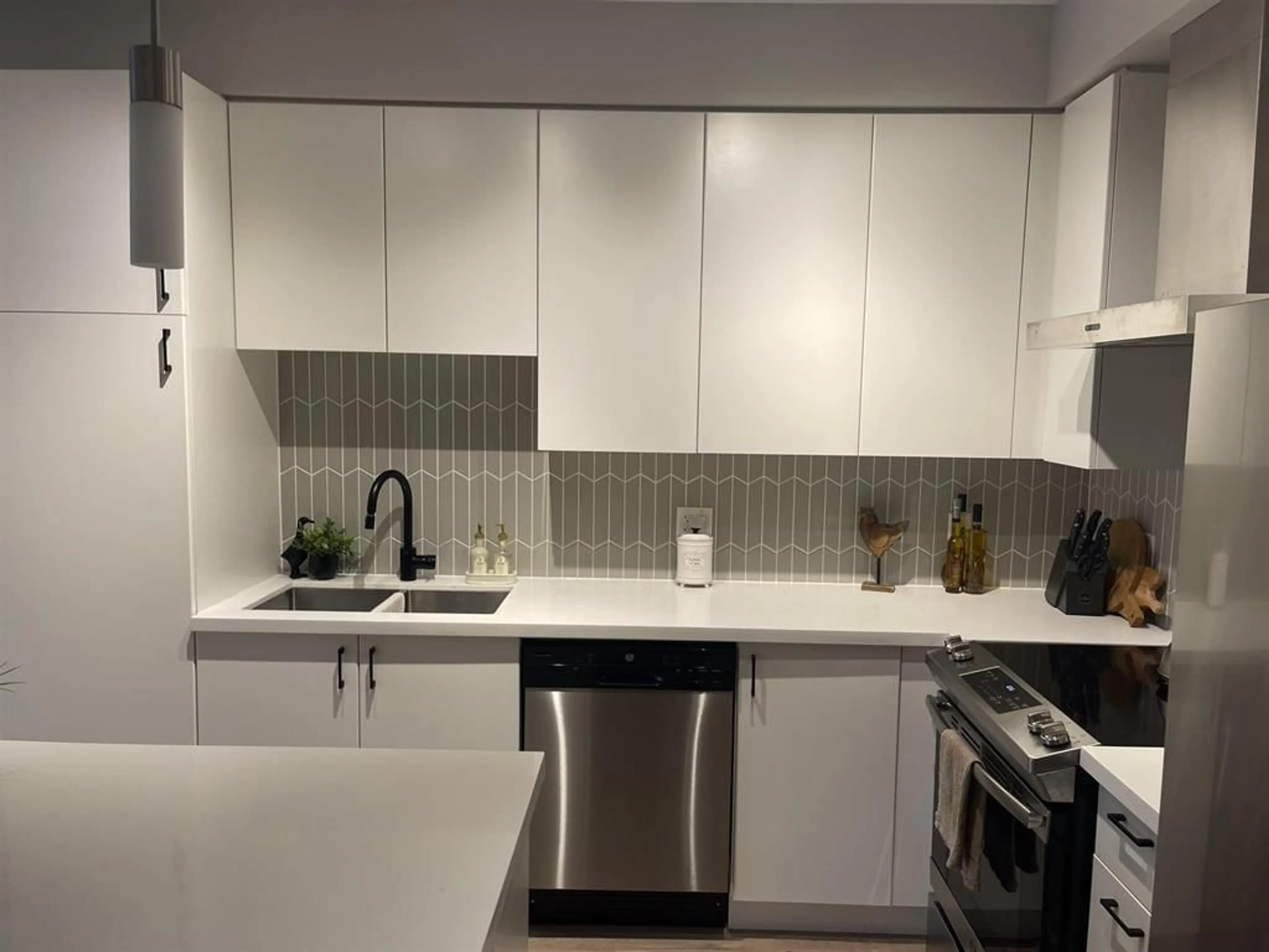 Standard kitchen, ceramic/tile floor for B302 - 20838 78B AVENUE, Langley British Columbia V2Y3M2