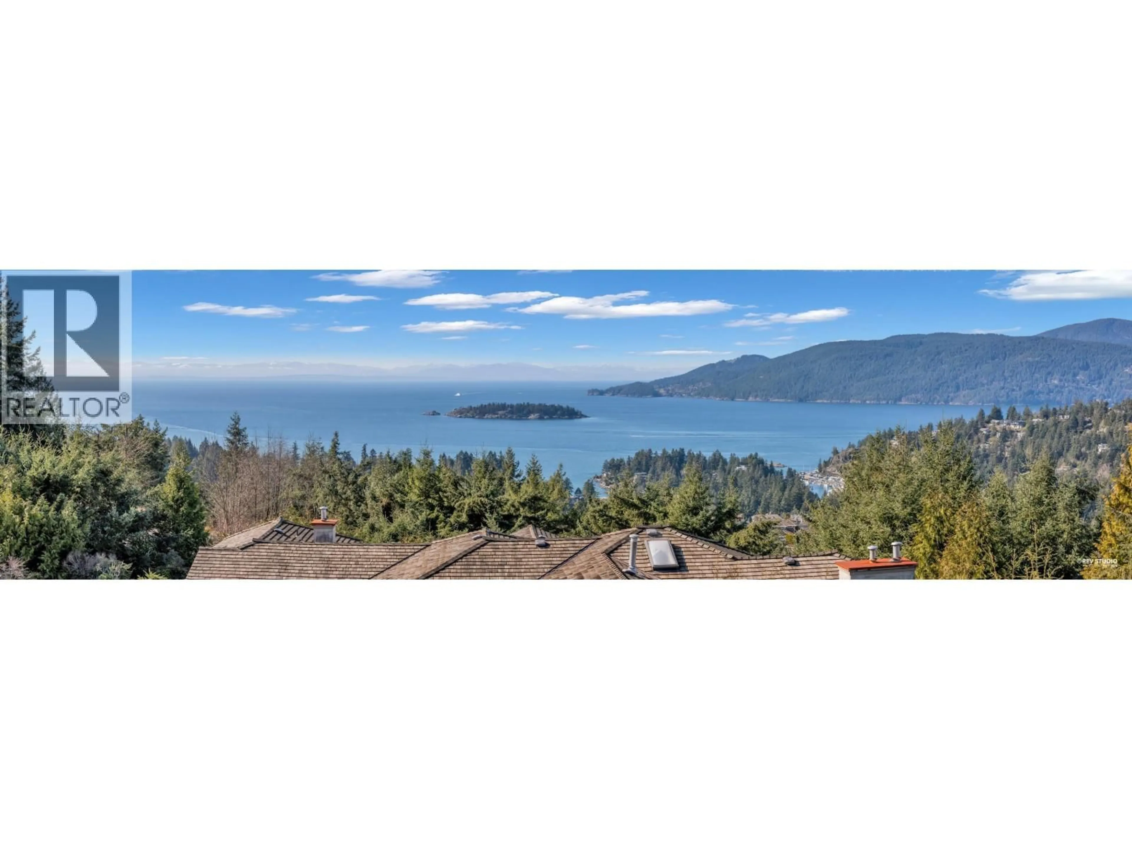 A pic from outside/outdoor area/front of a property/back of a property/a pic from drone, water/lake/river/ocean view for 4795 WESTWOOD DRIVE, West Vancouver British Columbia V7S3B5