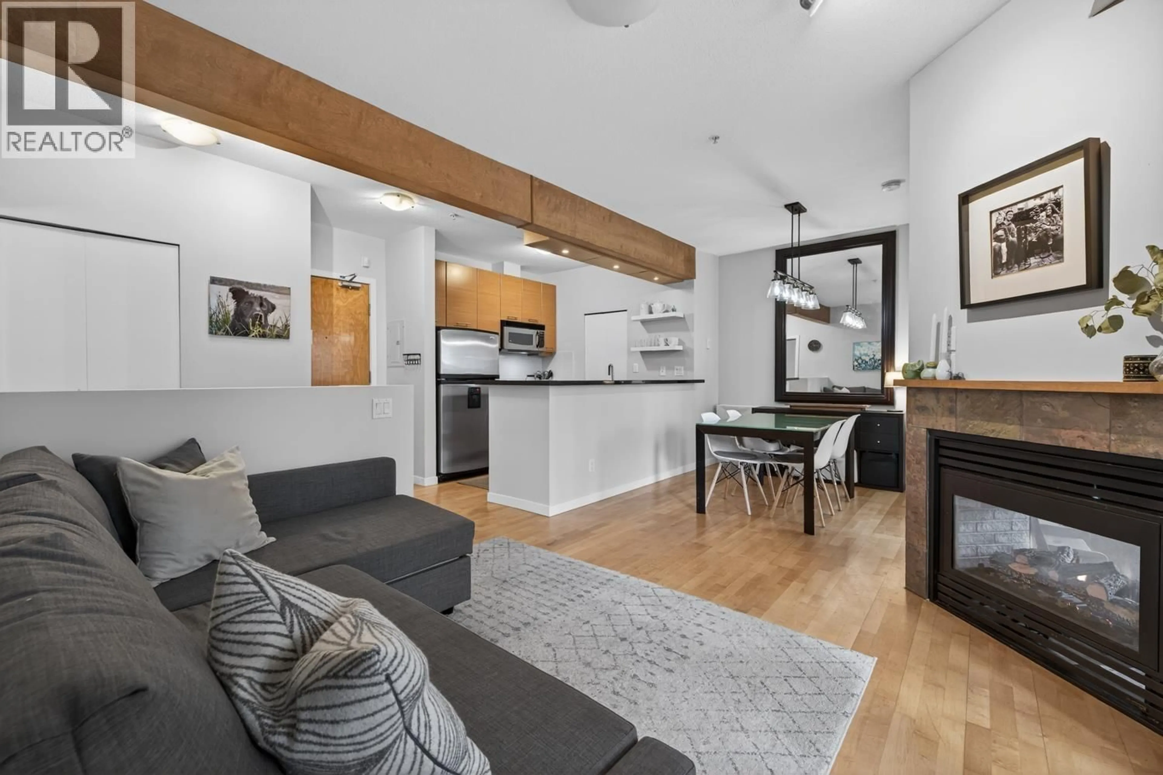 Open concept kitchen, wood/laminate floor for 222 - 560 RAVEN WOODS DRIVE, North Vancouver British Columbia V7G2T3