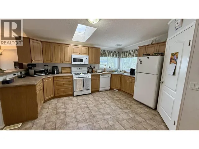 4574 CAVERLY ROAD, Lac La Hache 5