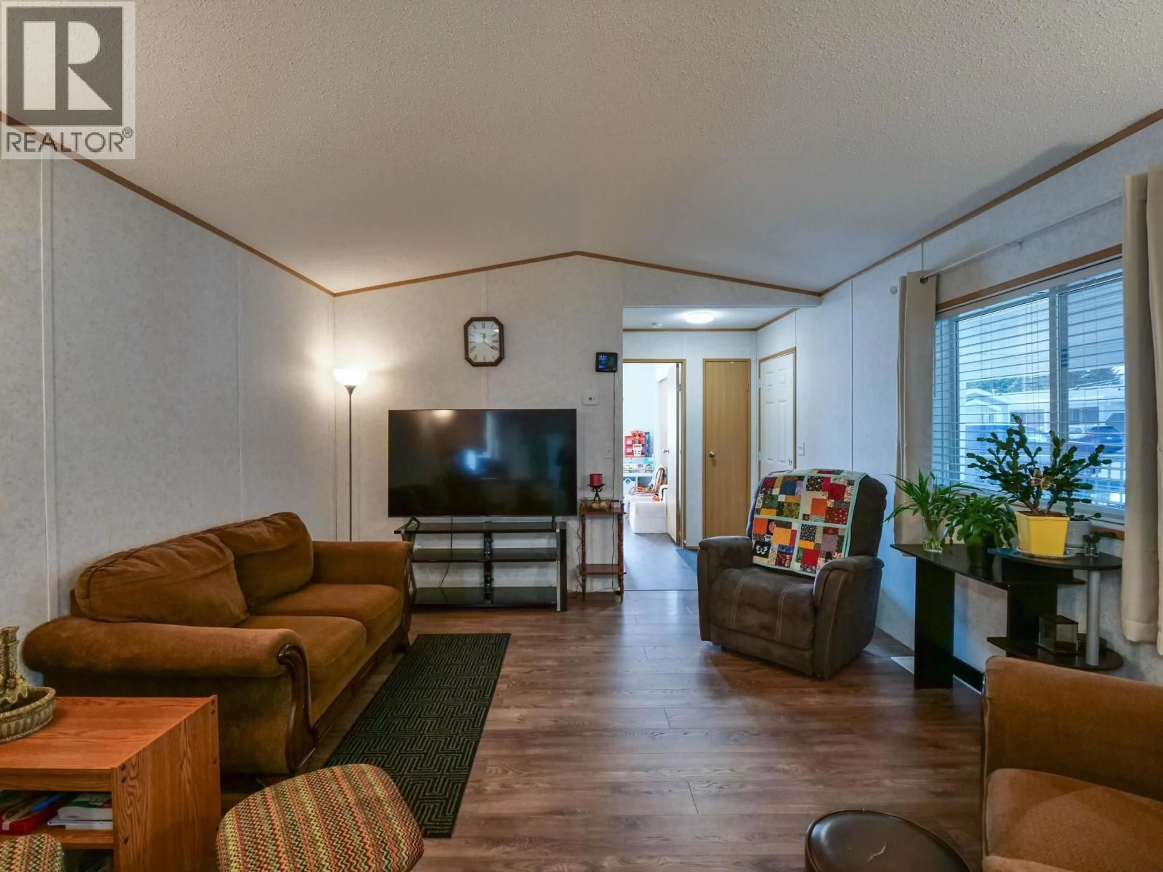 Living room with furniture, wood/laminate floor for 61 - 380 WESTLAND ROAD, Quesnel British Columbia V2J6A7