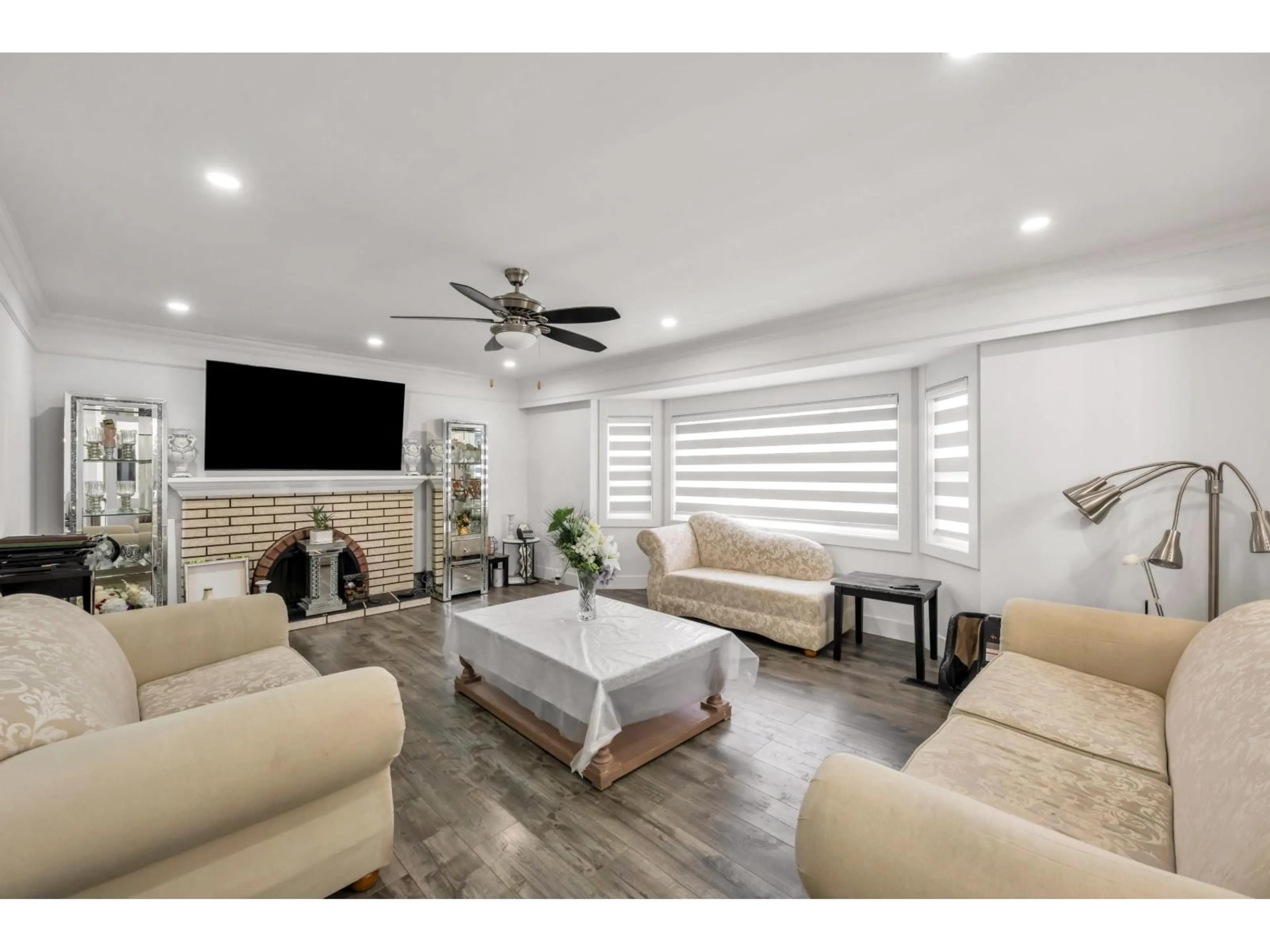 Living room with furniture, unknown for 8303 118 STREET, Delta British Columbia V4C6H4