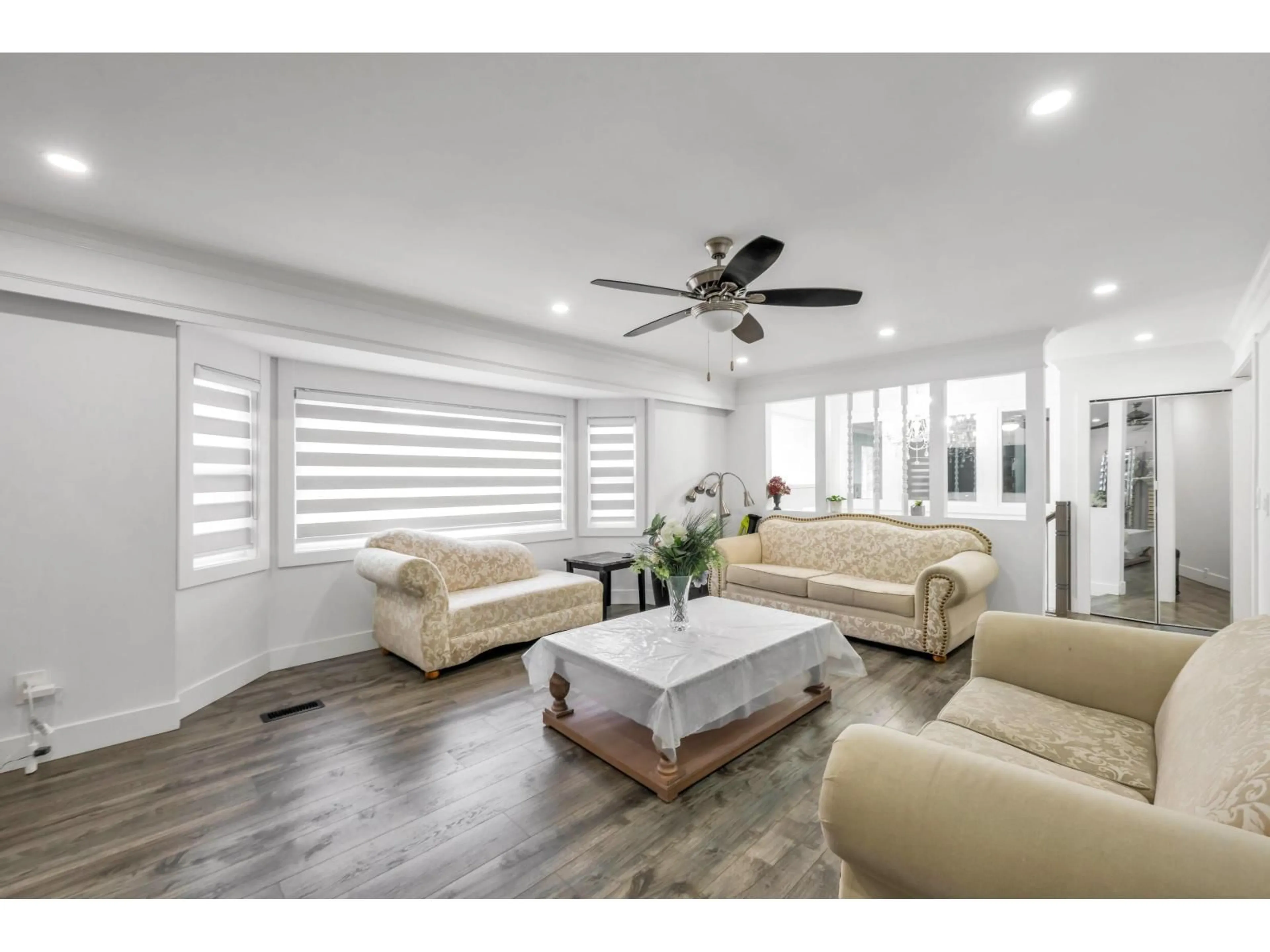 Living room with furniture, unknown for 8303 118 STREET, Delta British Columbia V4C6H4