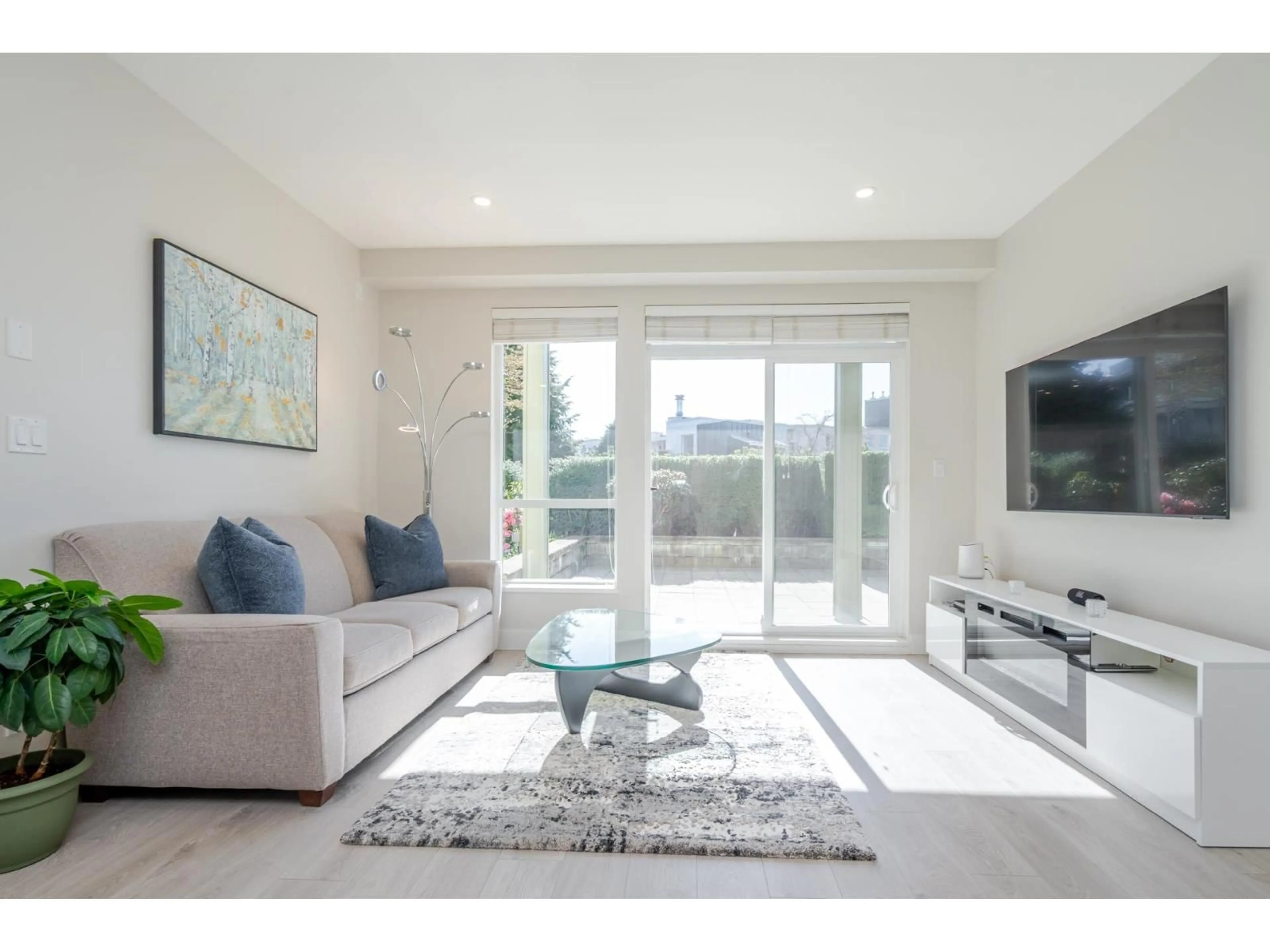 Living room with furniture, unknown for 203 - 15850 26 AVENUE, Surrey British Columbia V3Z2N6