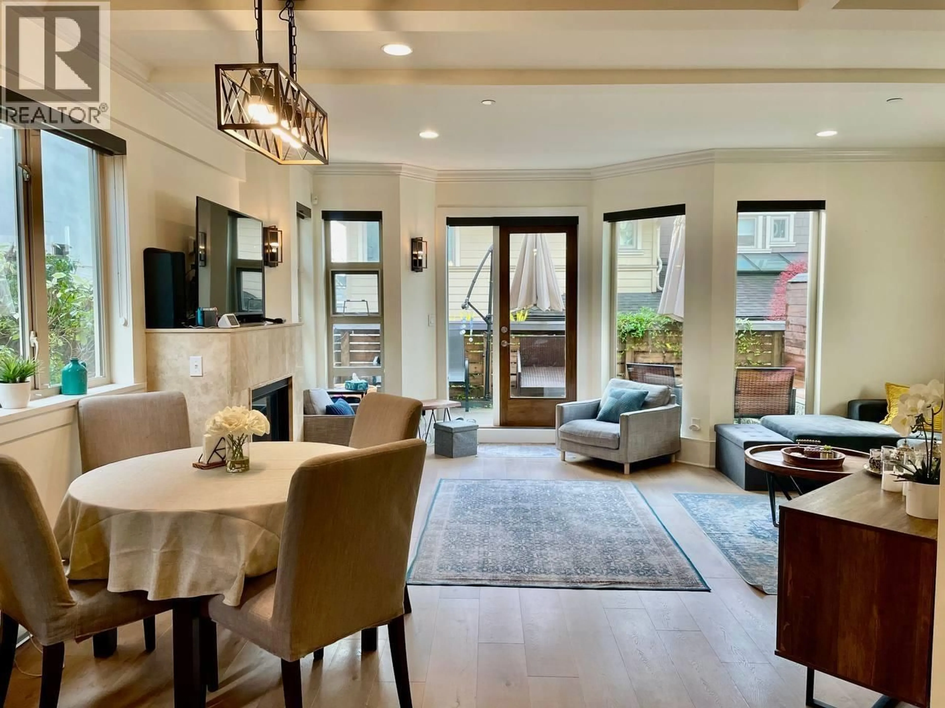 Living room with furniture, unknown for 9 - 215 4TH STREET, North Vancouver British Columbia V7L1J1