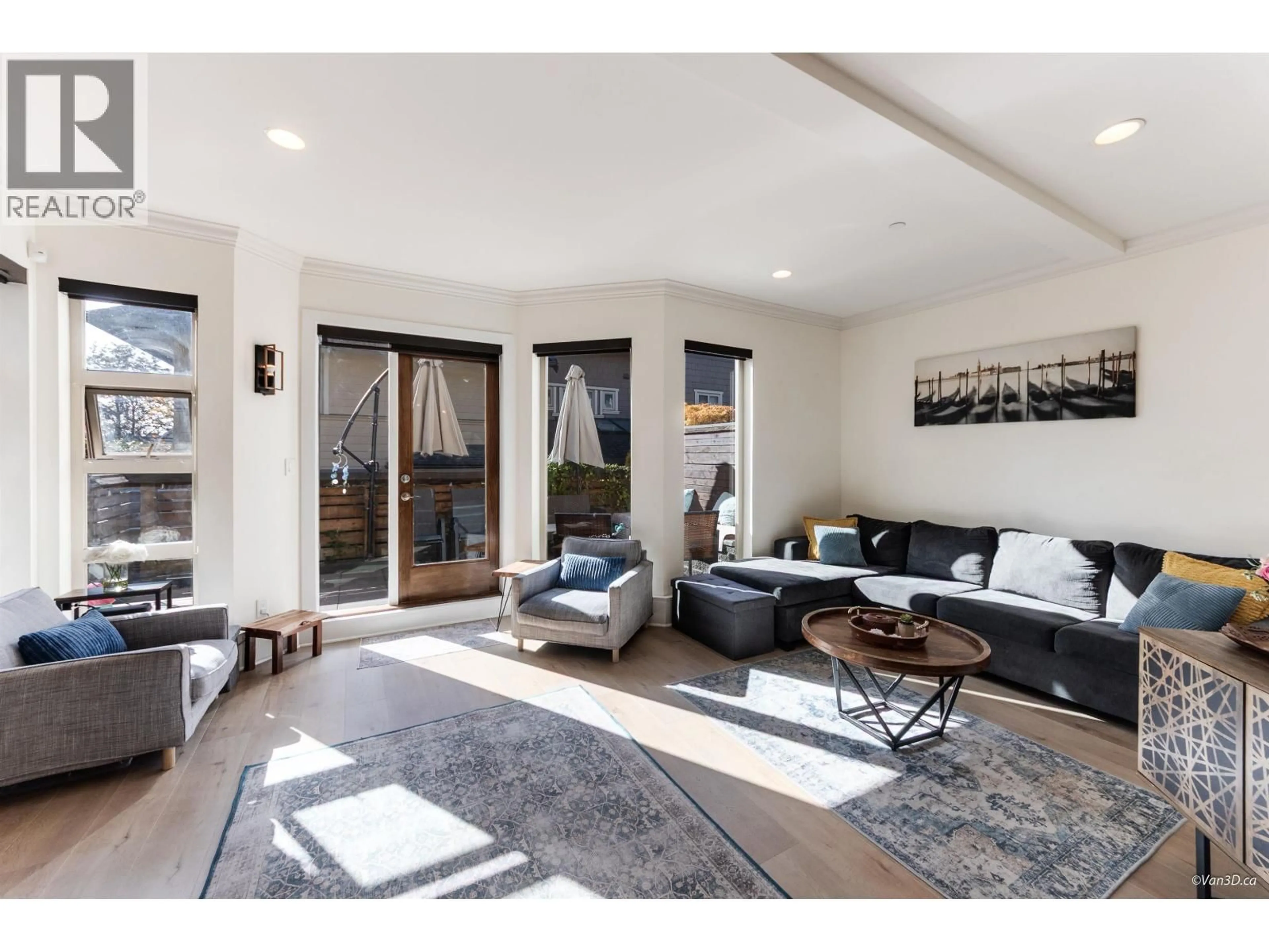 Living room with furniture, unknown for 9 - 215 4TH STREET, North Vancouver British Columbia V7L1J1