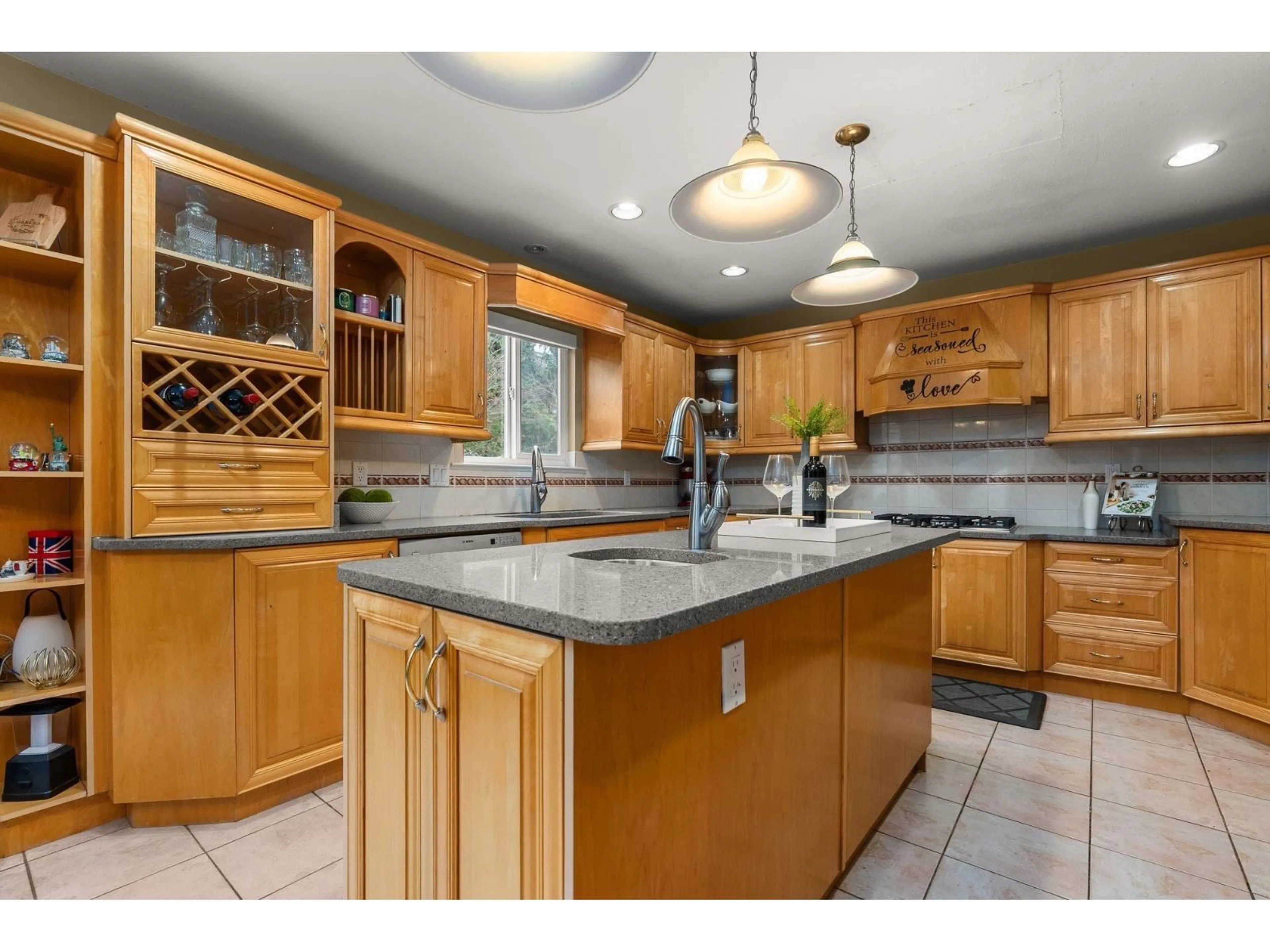 Open concept kitchen, ceramic/tile floor for 12179 63A AVENUE, Surrey British Columbia V3X3G8