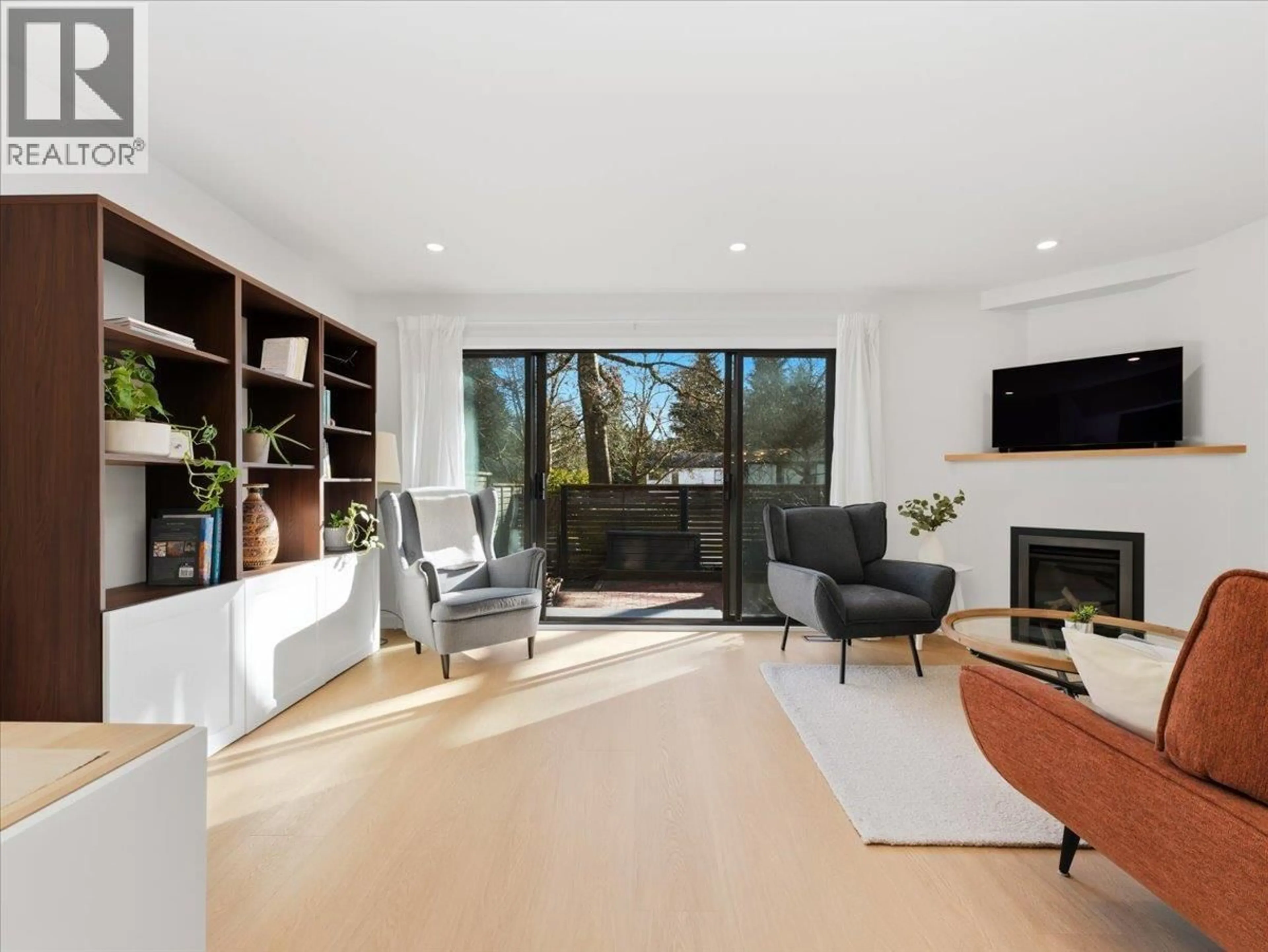 Living room with furniture, unknown for 48 - 1910 CEDAR VILLAGE CRESCENT, North Vancouver British Columbia V7J3M5