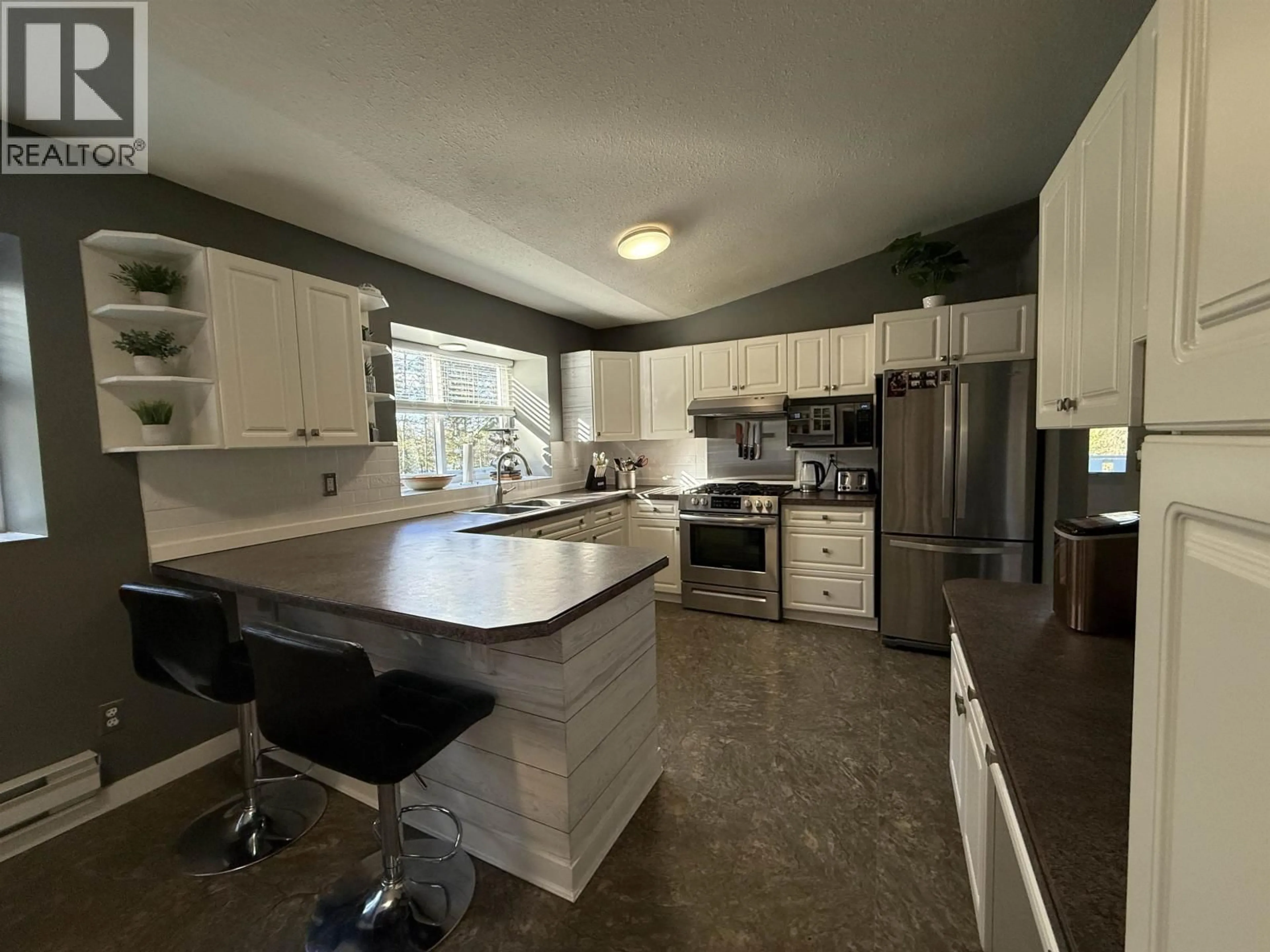 Open concept kitchen, unknown for 4951 MONICAL ROAD, 108 Mile Ranch British Columbia V0K2Z0