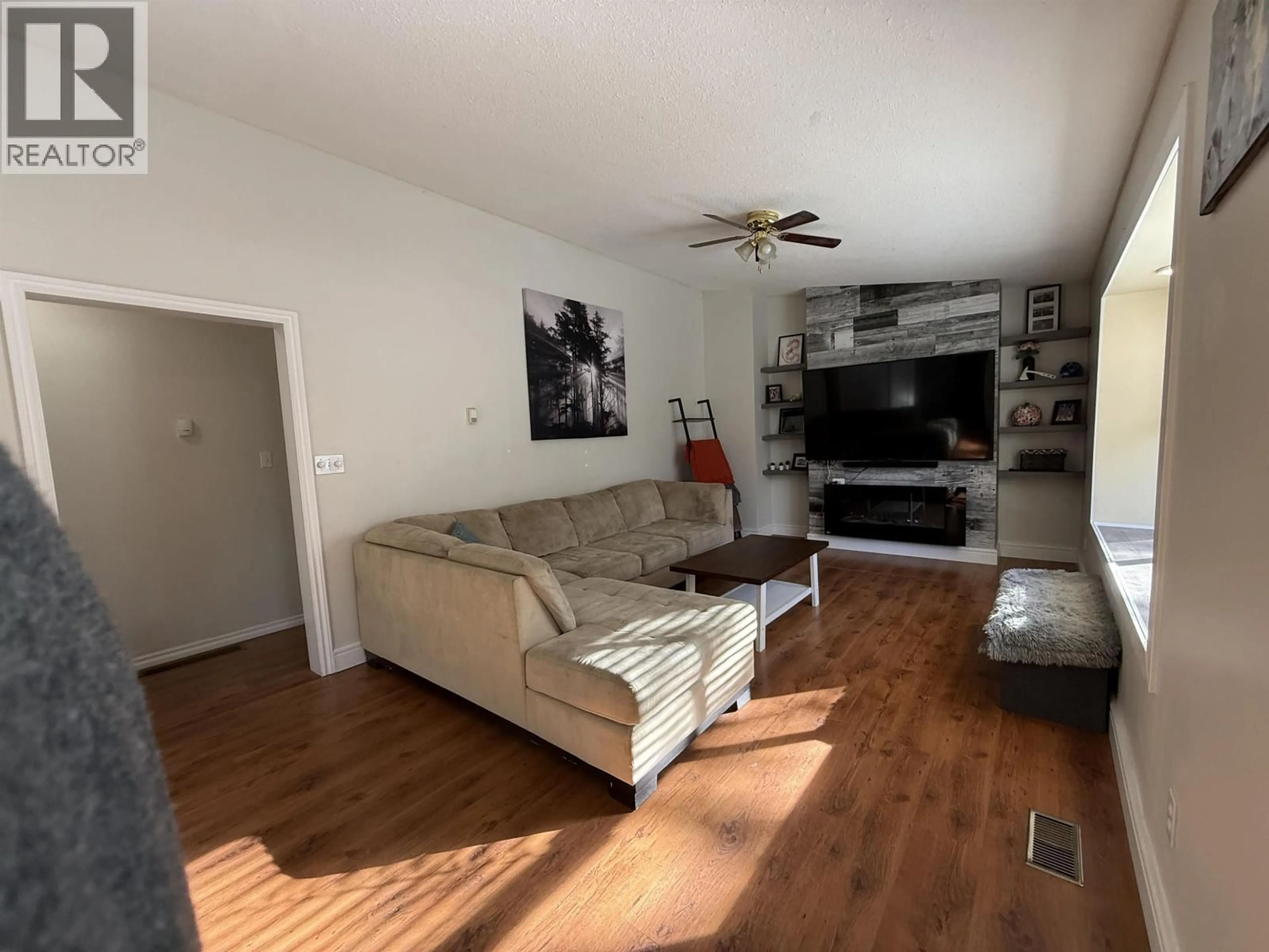 Living room with furniture, unknown for 4951 MONICAL ROAD, 108 Mile Ranch British Columbia V0K2Z0