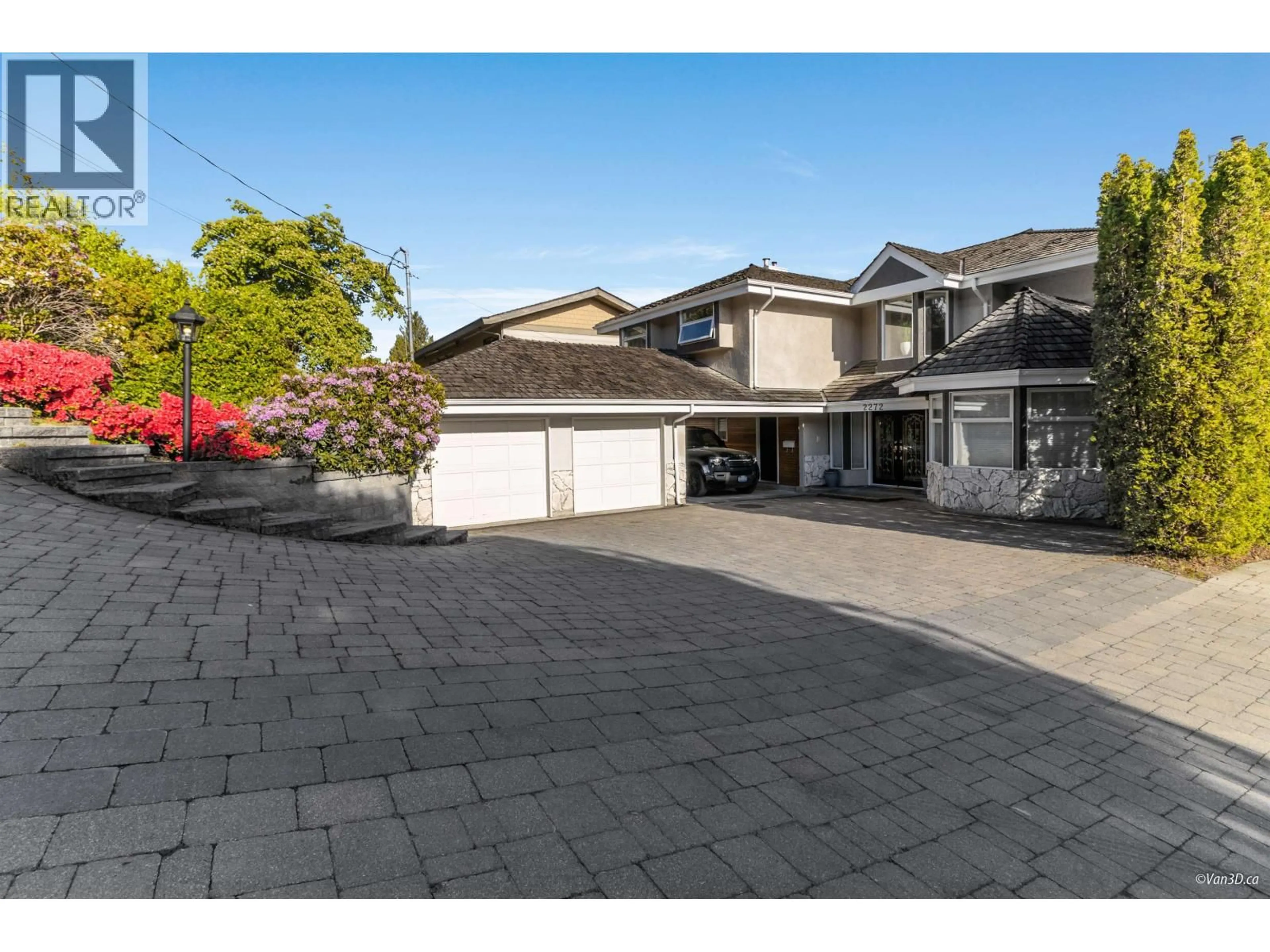 A pic from outside/outdoor area/front of a property/back of a property/a pic from drone, street for 2272 OTTAWA AVENUE, West Vancouver British Columbia V7V2S6