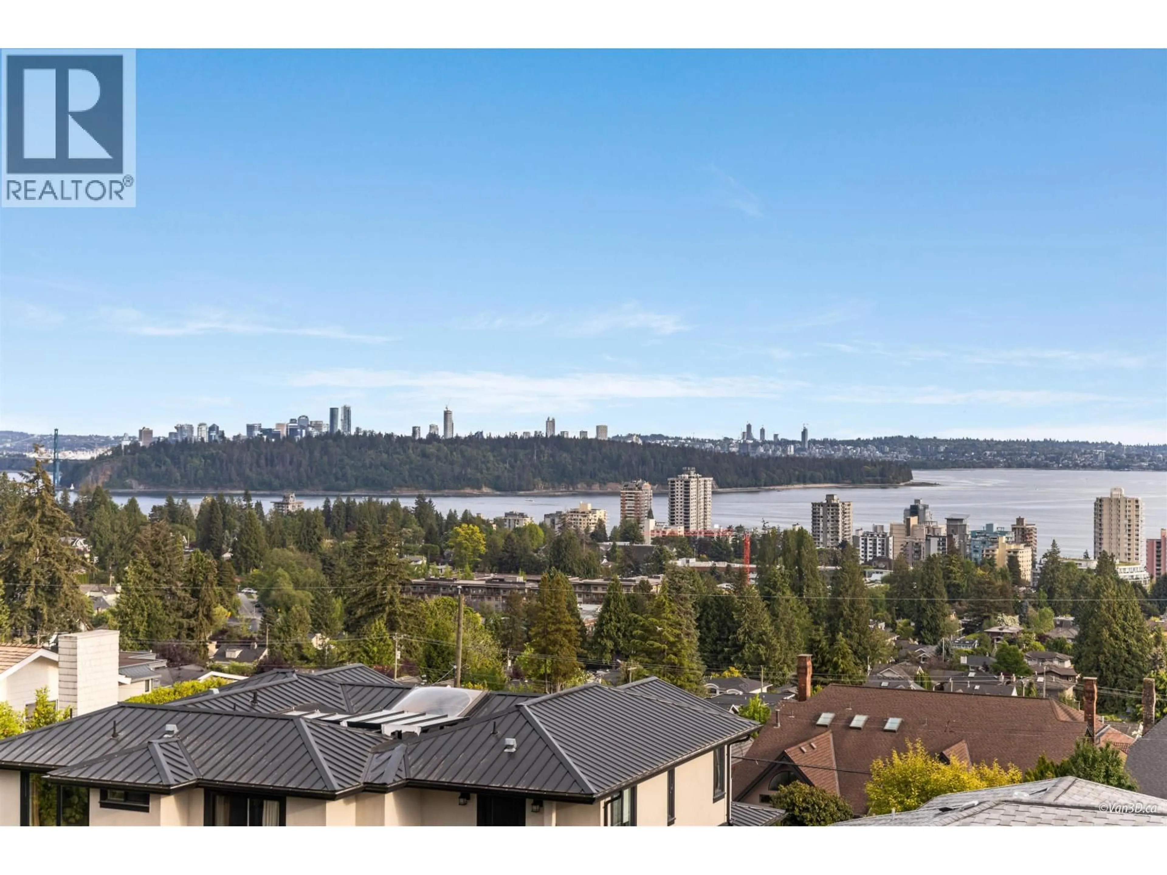 A pic from outside/outdoor area/front of a property/back of a property/a pic from drone, water/lake/river/ocean view for 2272 OTTAWA AVENUE, West Vancouver British Columbia V7V2S6