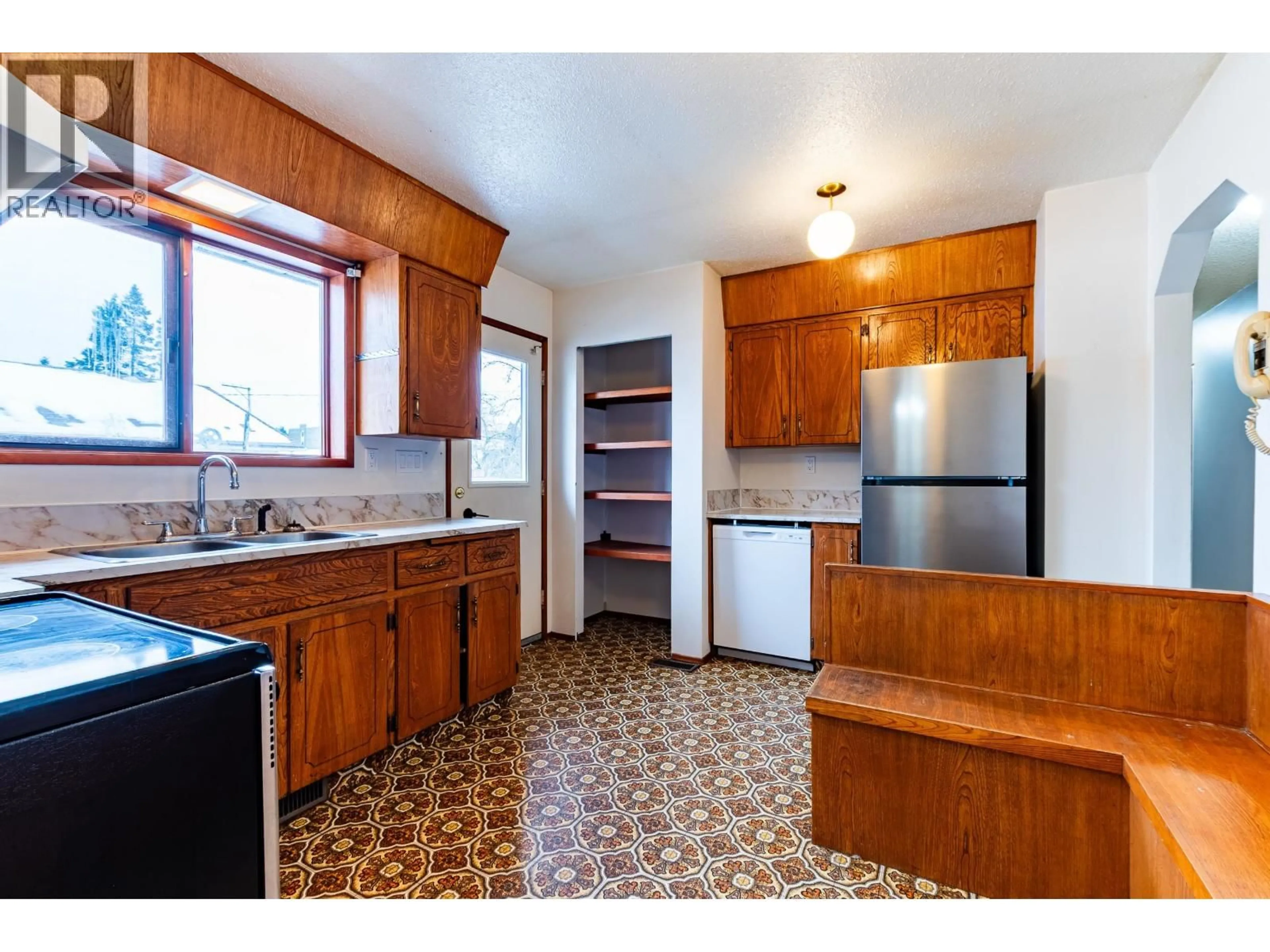 Standard kitchen, unknown for 2288 8TH AVENUE, Prince George British Columbia V2M1M7