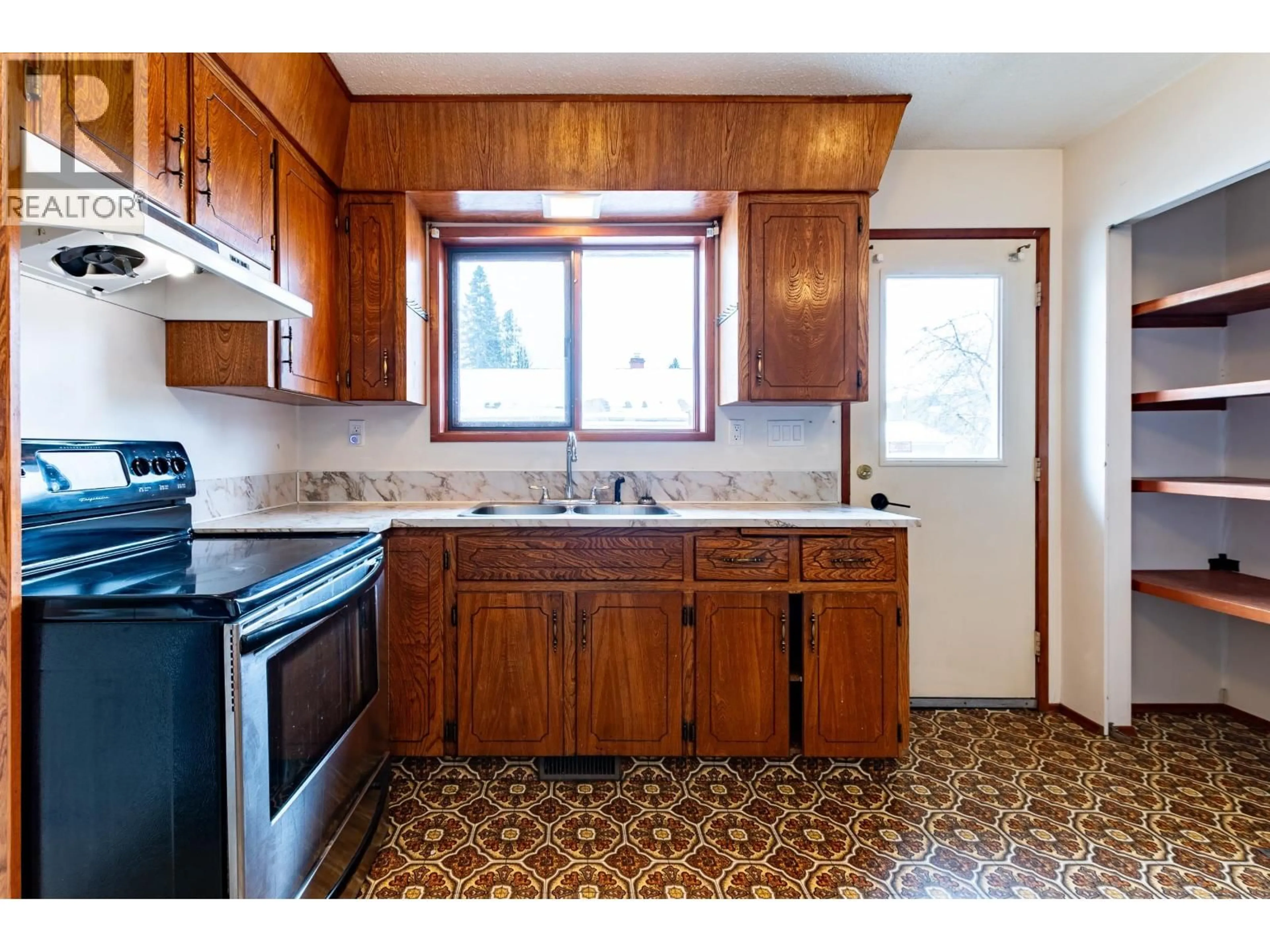 Standard kitchen, ceramic/tile floor for 2288 8TH AVENUE, Prince George British Columbia V2M1M7