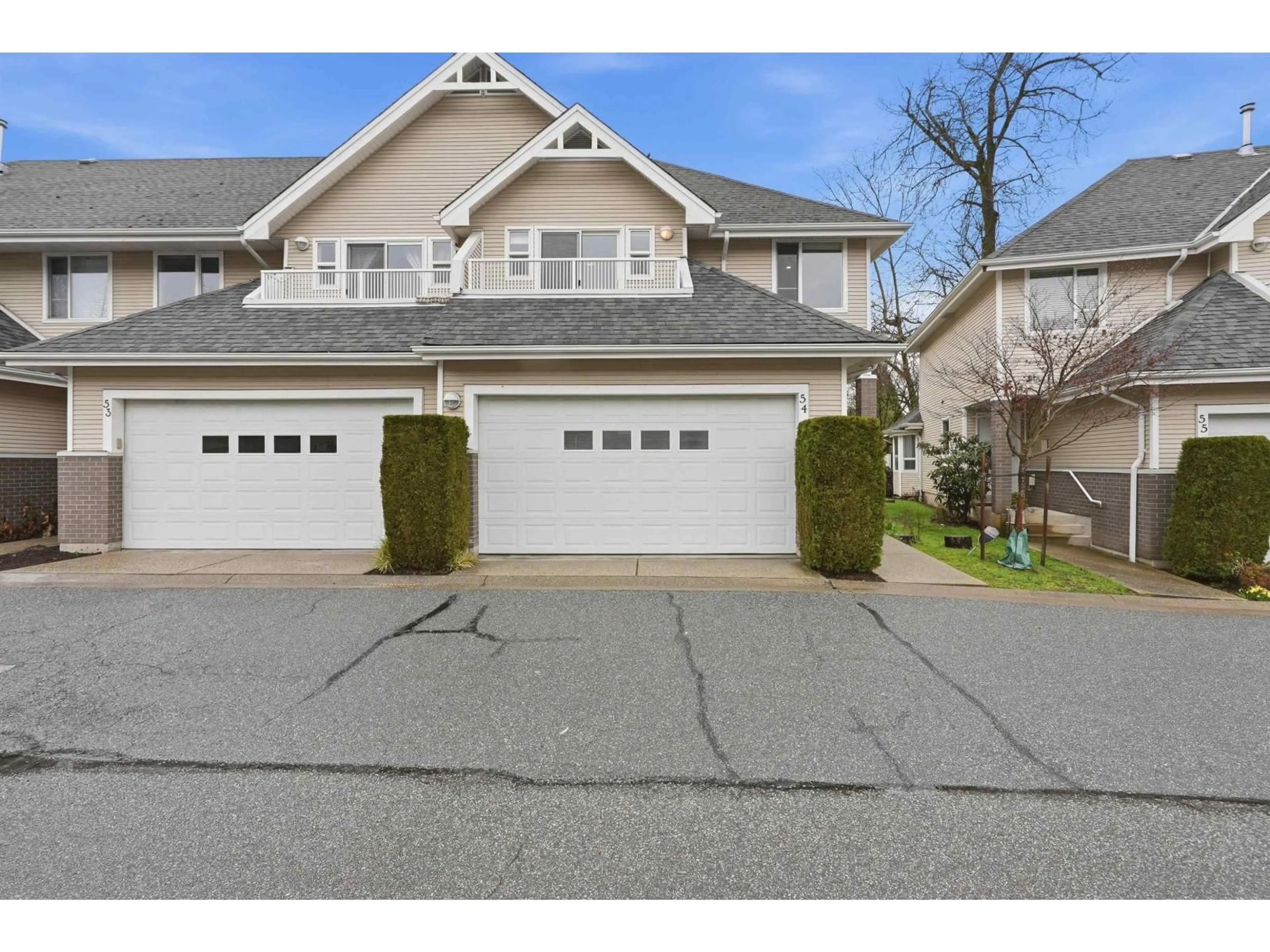 Indoor garage for 54 - 13918 58 AVENUE, Surrey British Columbia V3X3N8