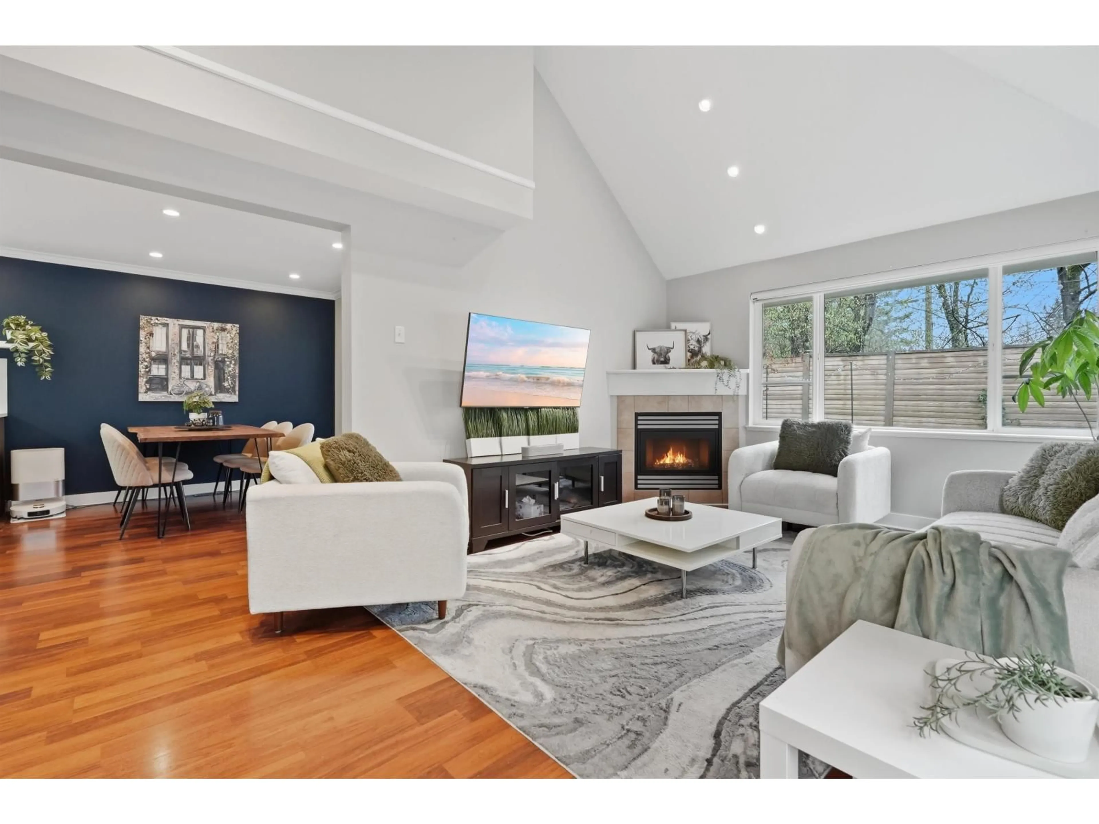 Living room with furniture, wood/laminate floor for 54 - 13918 58 AVENUE, Surrey British Columbia V3X3N8