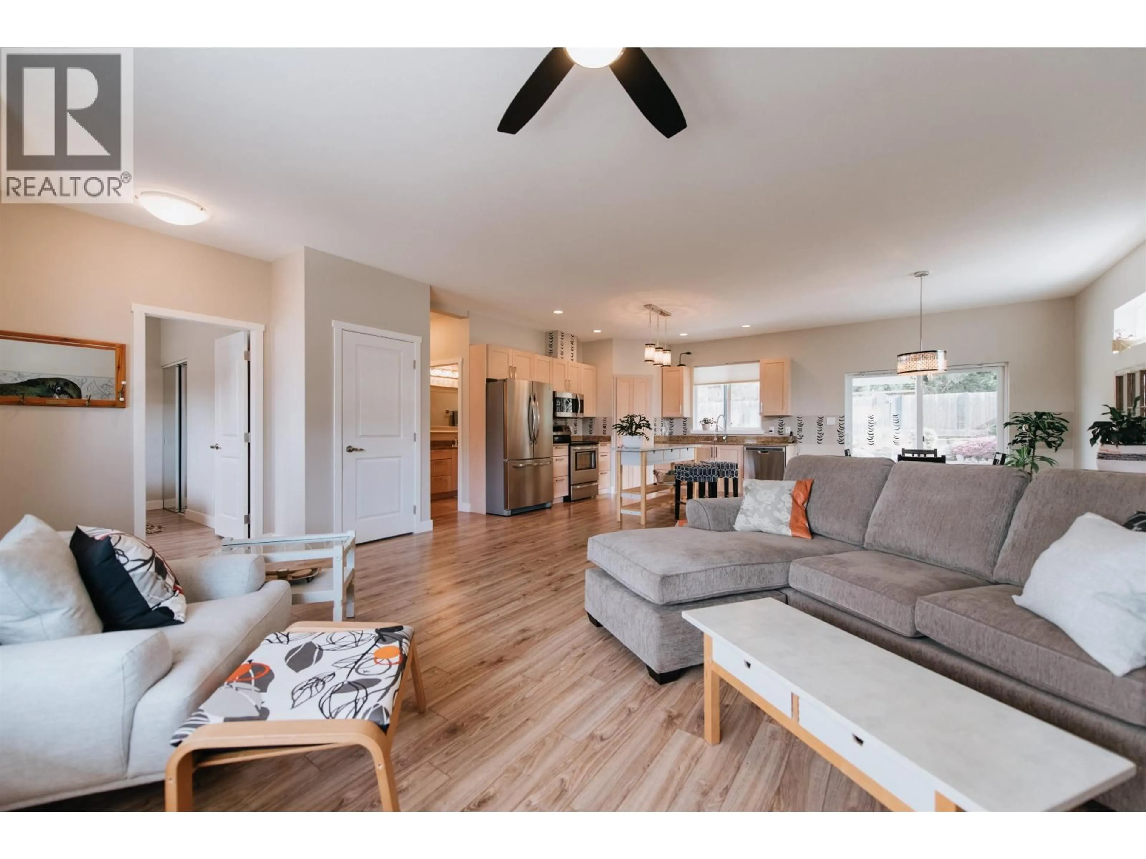 Open concept kitchen, wood/laminate floor for 6222 SITKA ROAD, Sechelt British Columbia V7Z0L3