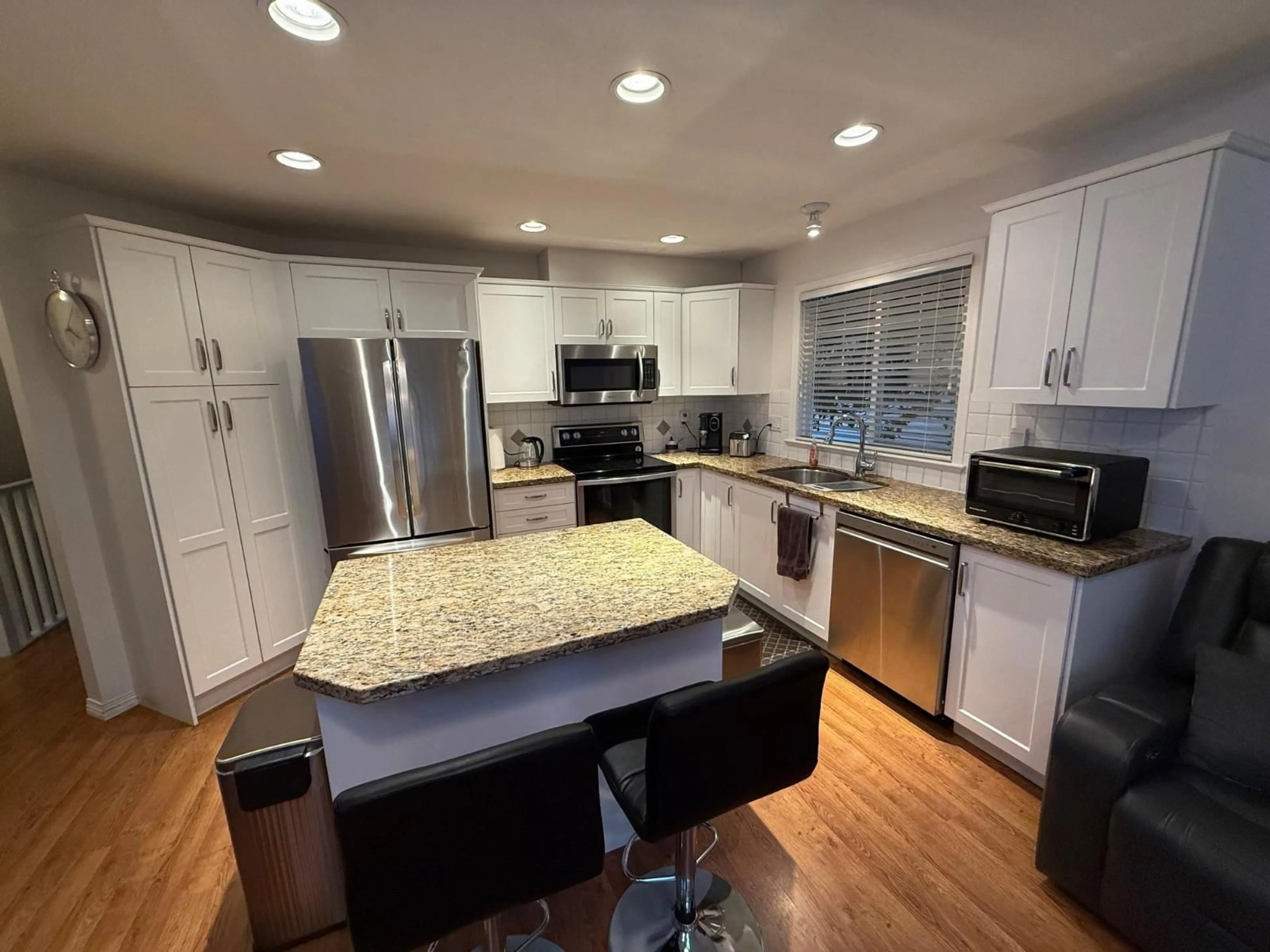 Open concept kitchen, unknown for 117 - 16995 64 AVENUE, Surrey British Columbia V3S0V9