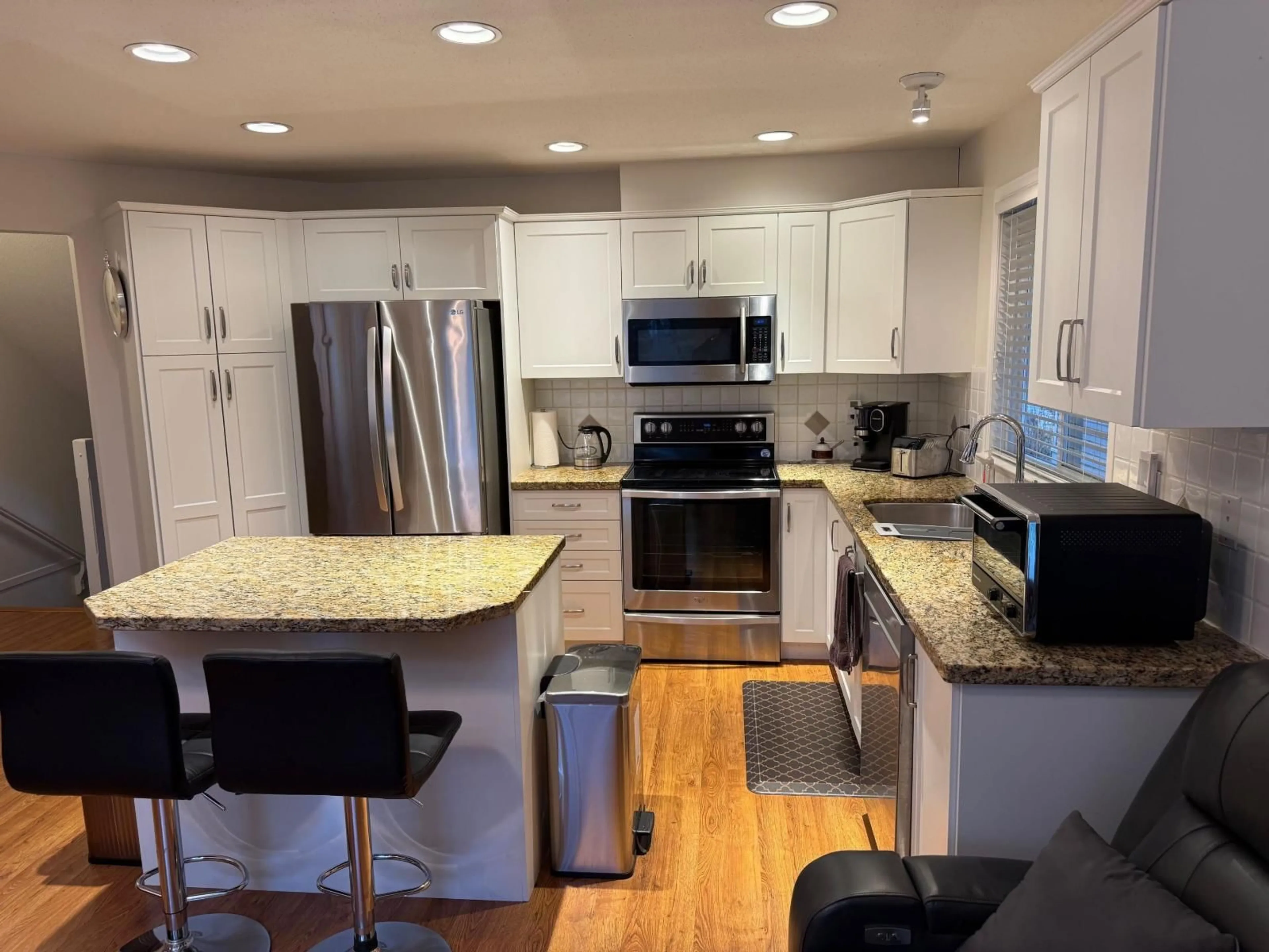 Open concept kitchen, unknown for 117 - 16995 64 AVENUE, Surrey British Columbia V3S0V9