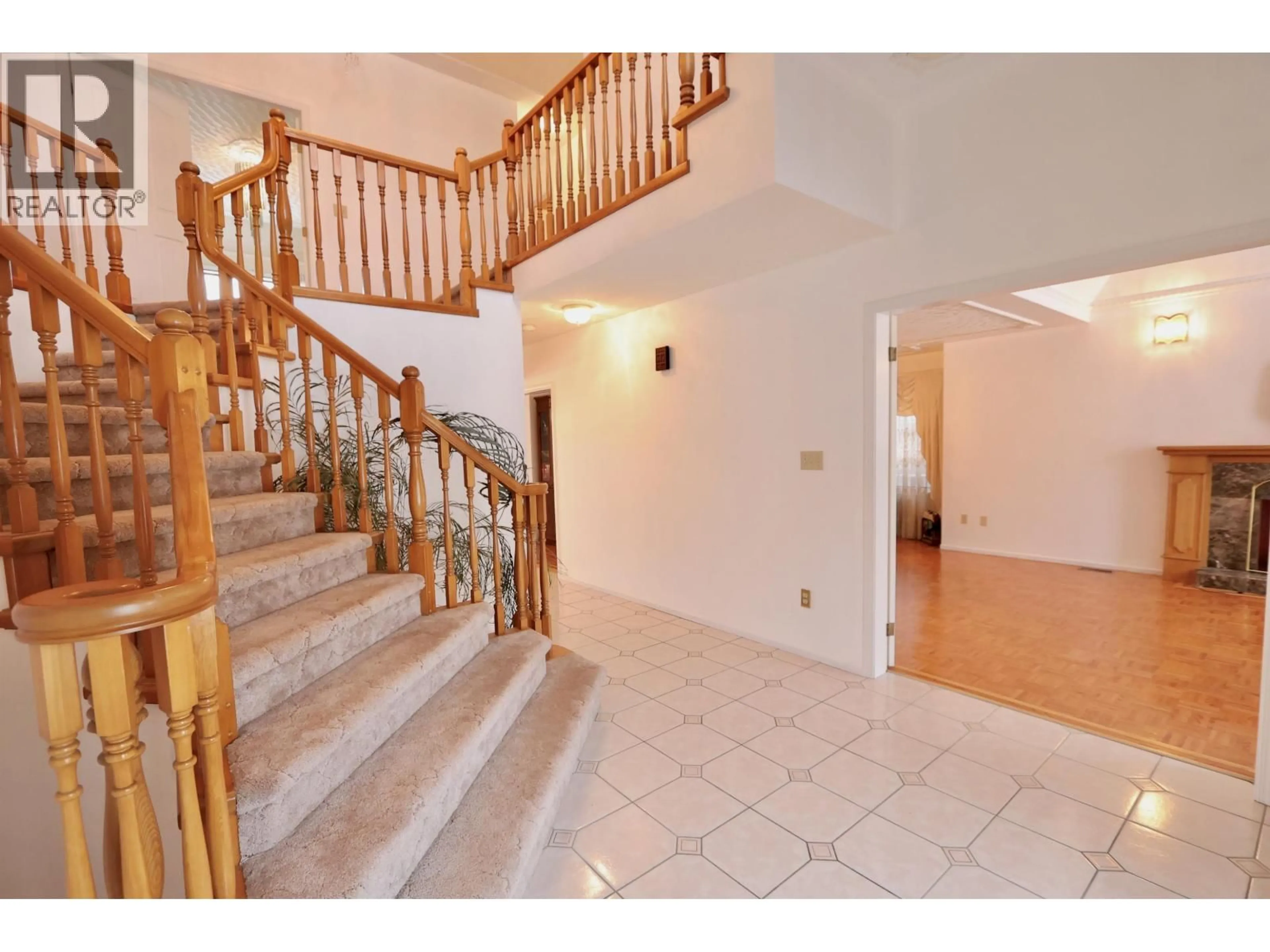 Indoor foyer for 4050 BARNES DRIVE, Prince George British Columbia V2N5K8