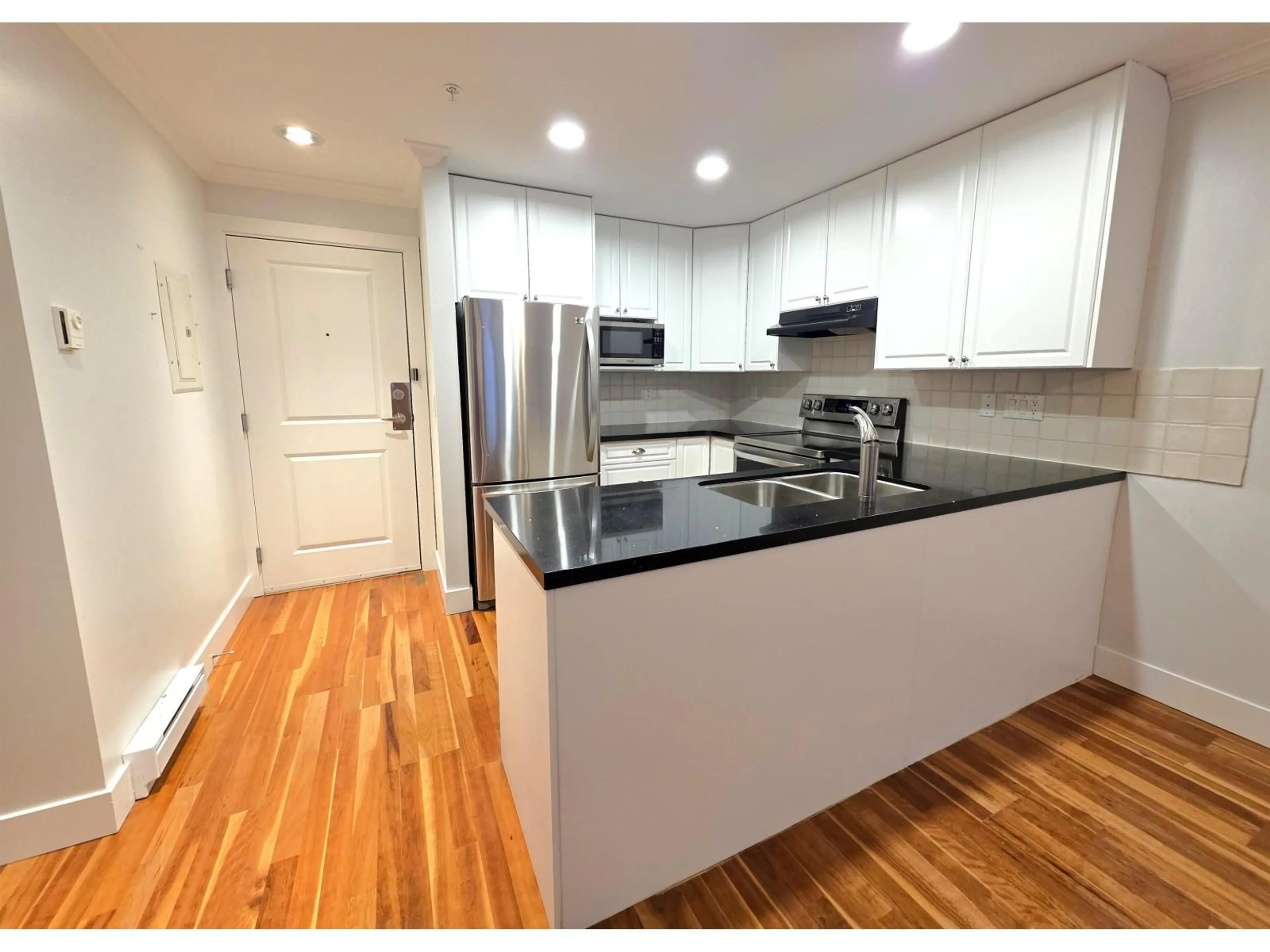 Open concept kitchen, wood/laminate floor for 209 - 15350 16A AVENUE, Surrey British Columbia V4A1S9