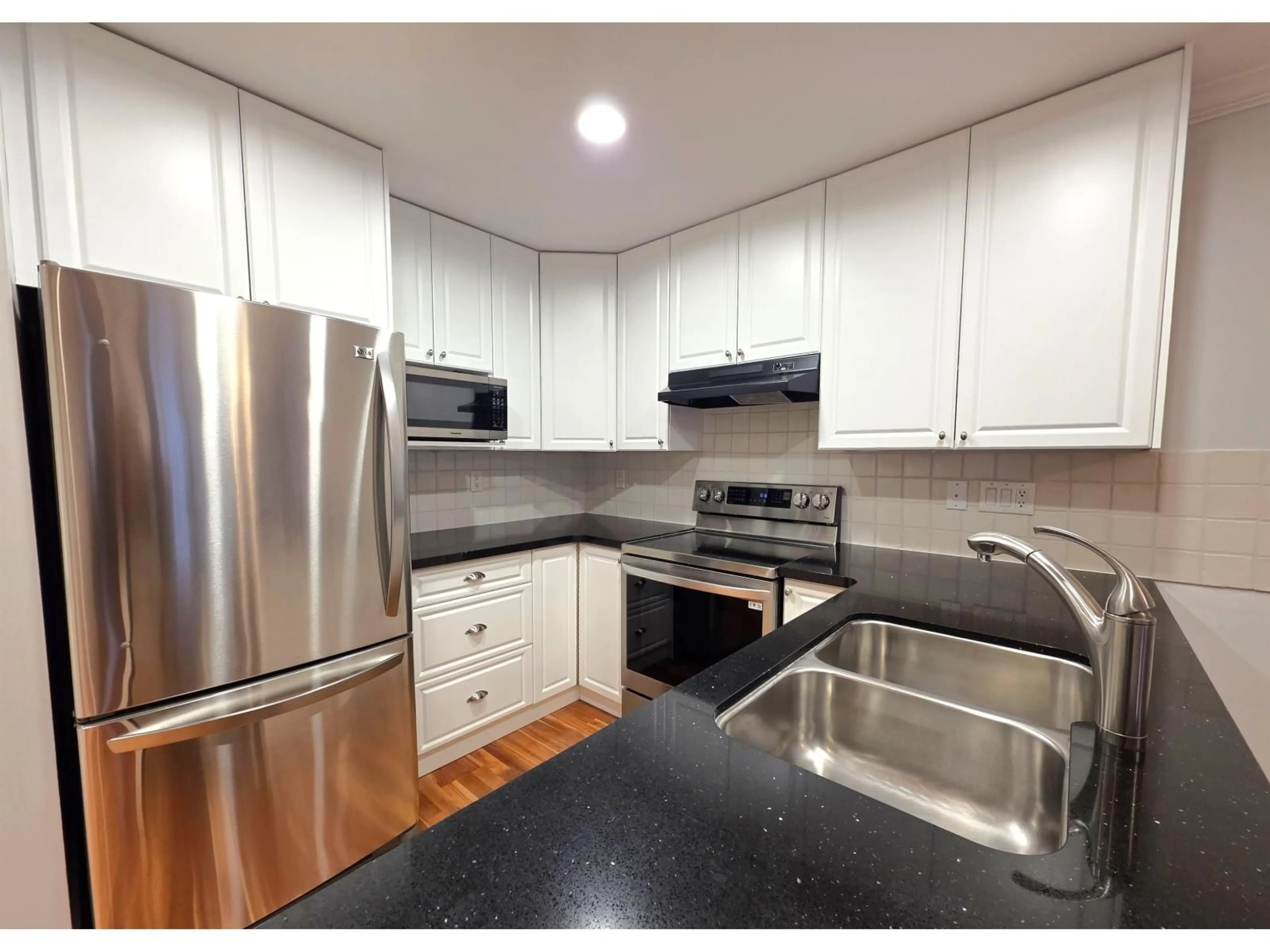 Standard kitchen, unknown for 209 - 15350 16A AVENUE, Surrey British Columbia V4A1S9
