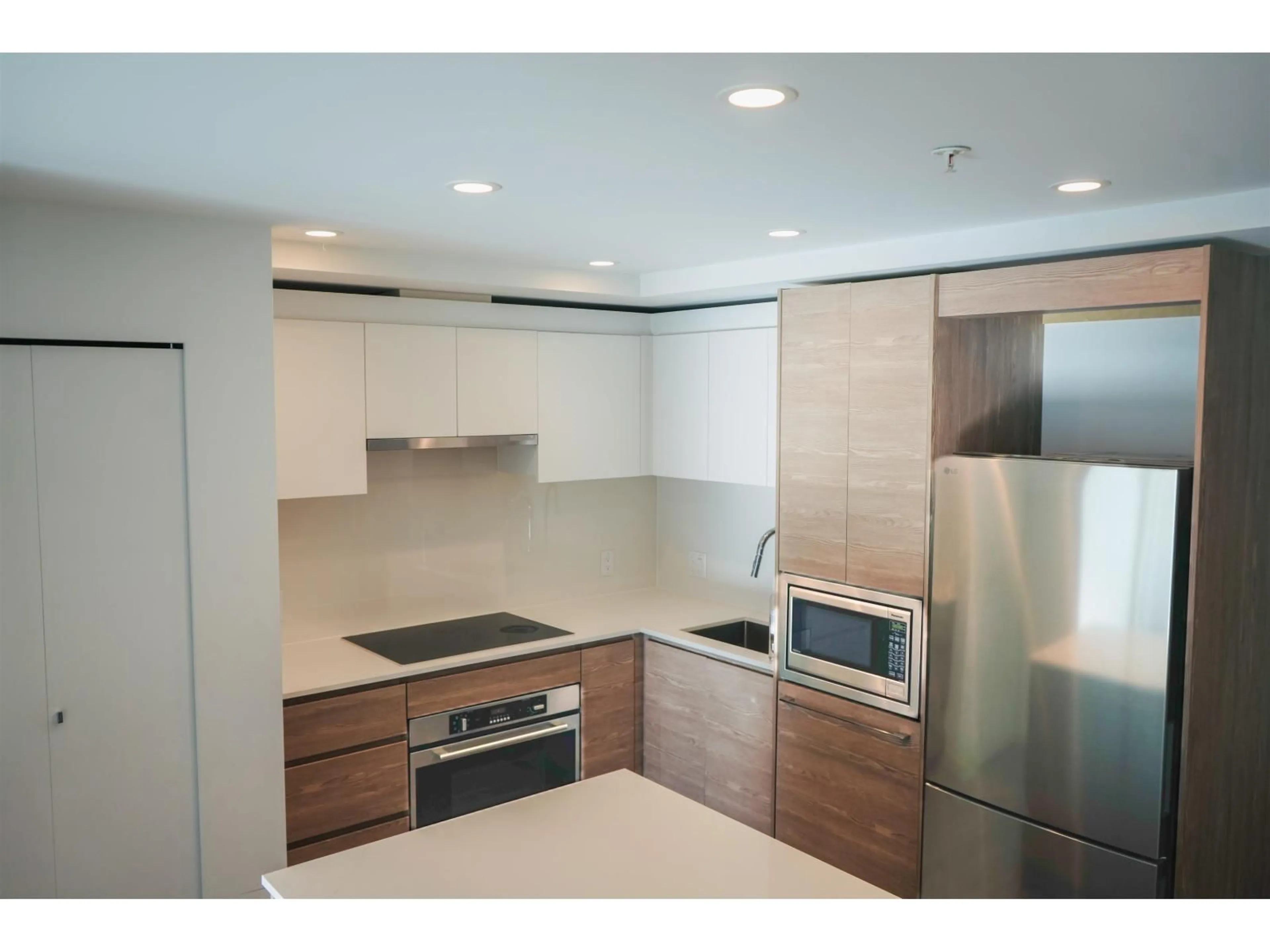 Unknown for 2710 - 13655 FRASER HIGHWAY, Surrey British Columbia V3T0P8