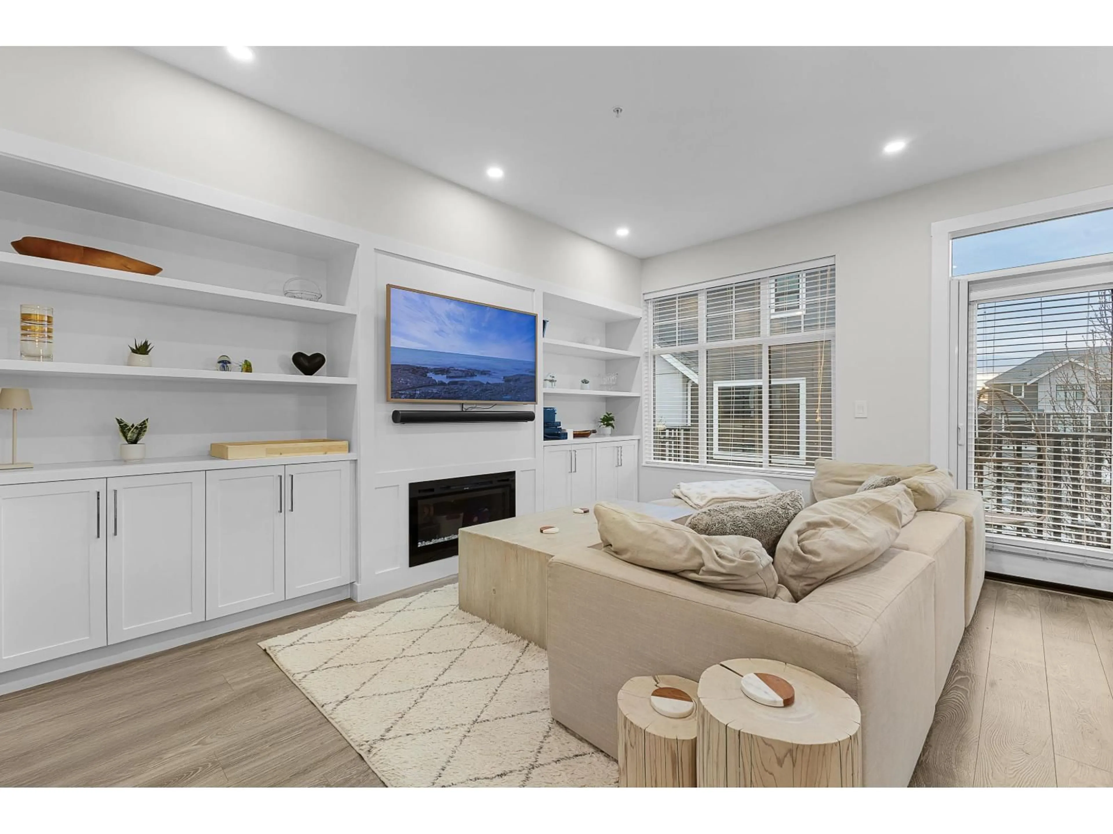 Living room with furniture, unknown for 24 - 20327 72B AVENUE, Langley British Columbia V2Y4J6