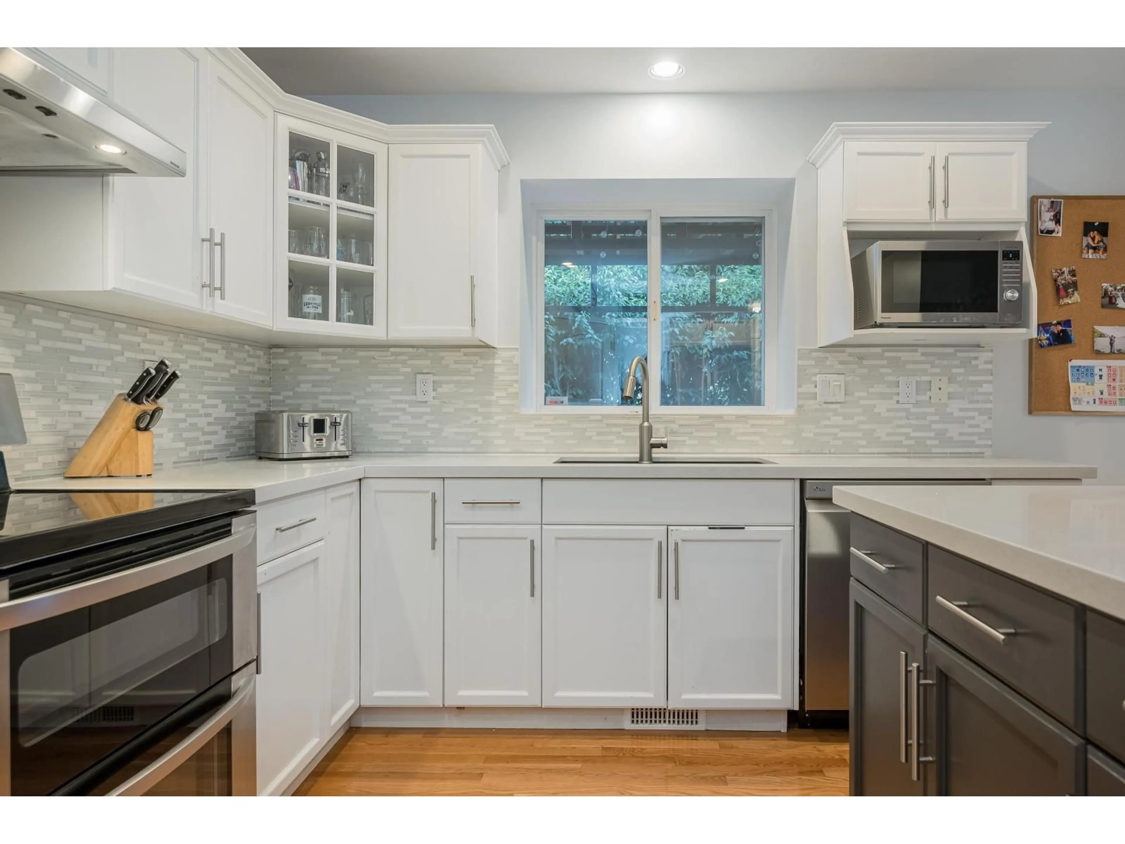 Open concept kitchen, ceramic/tile floor for 20265 94B AVENUE, Langley British Columbia V1M3Z4