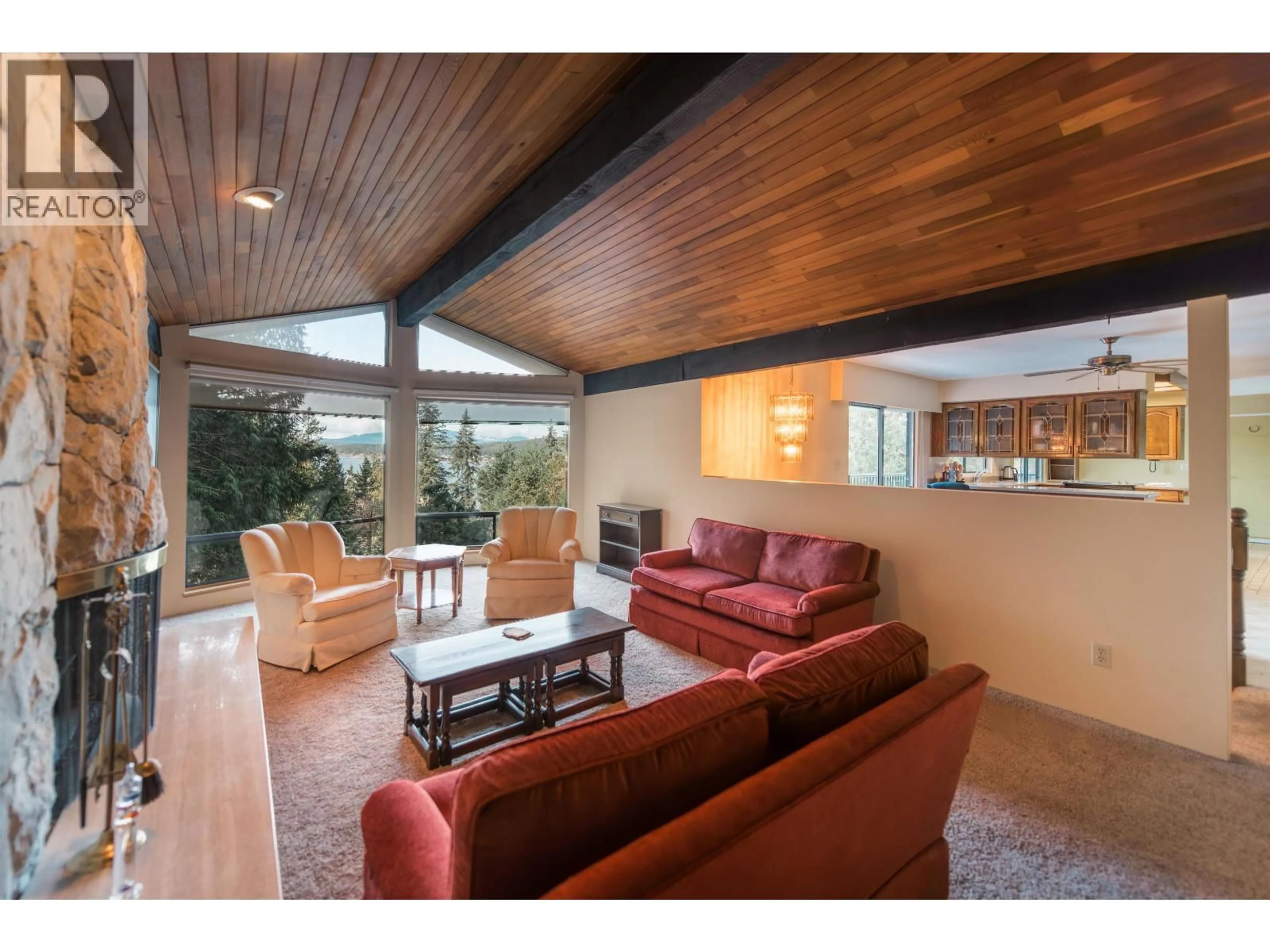 Living room with furniture, wood/laminate floor for 8846 REDROOFFS ROAD, Halfmoon Bay British Columbia V7Z1B2