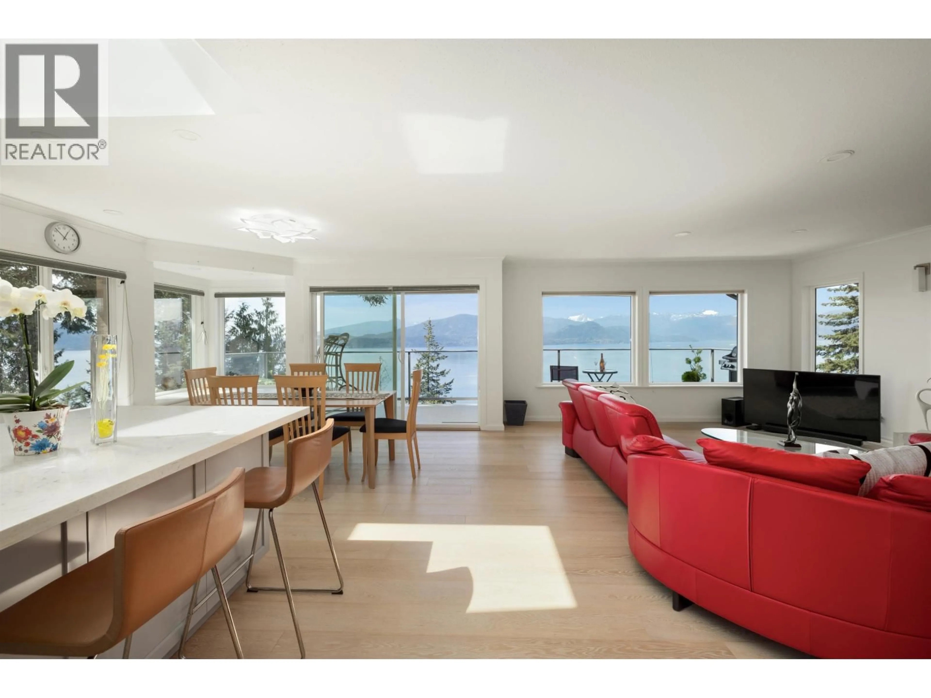 Living room with furniture, unknown for 250 KELVIN GROVE WAY, Lions Bay British Columbia V0N2E0